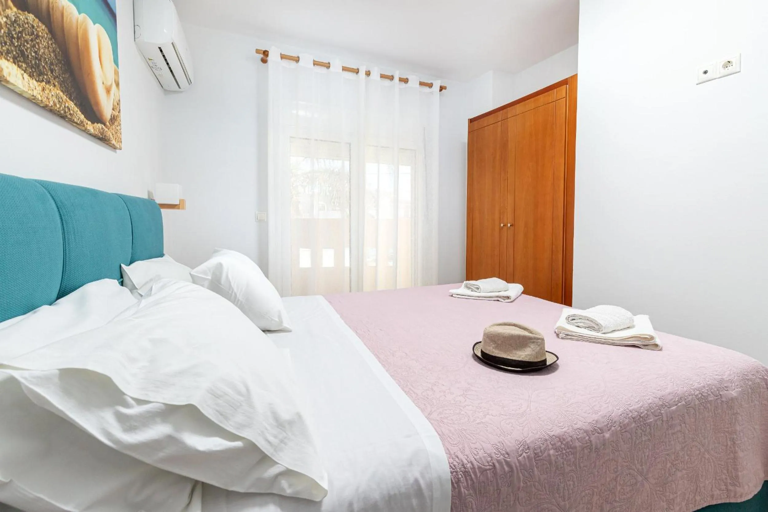 Bedroom, Bed in Sun Beach Apartments