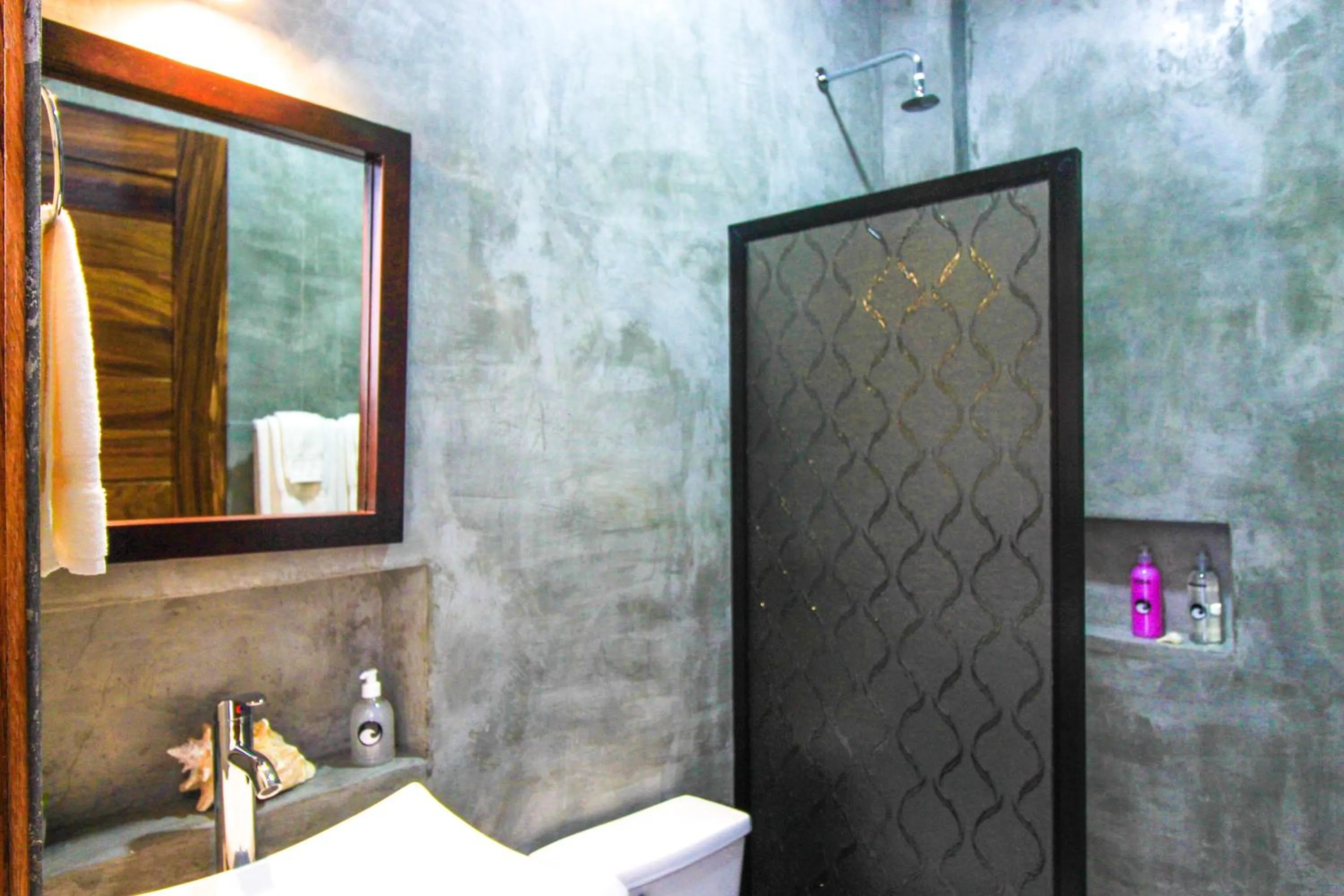 Bathroom in Casa de Olas Boutique Hotel