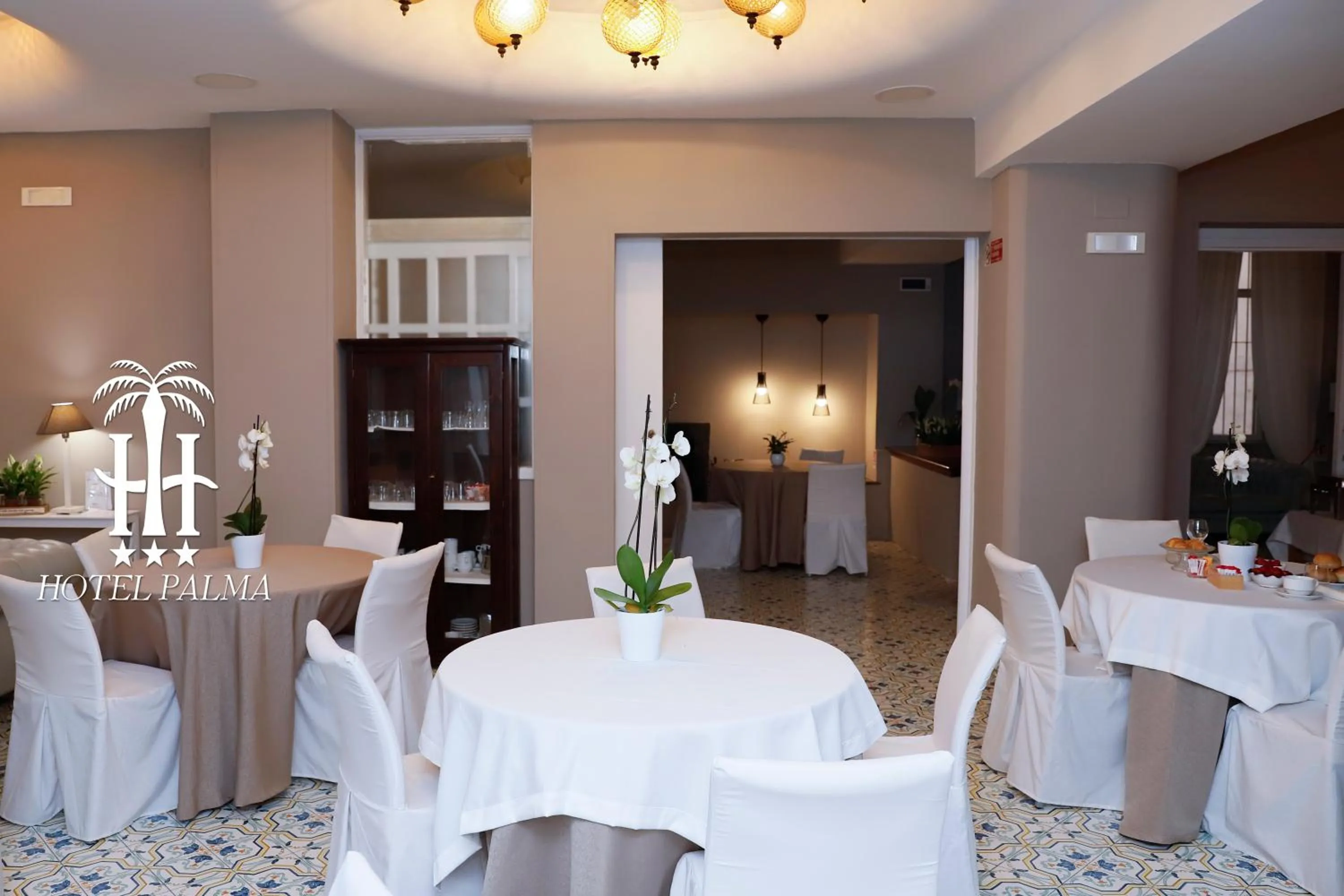 Restaurant/places to eat in Hotel Palma