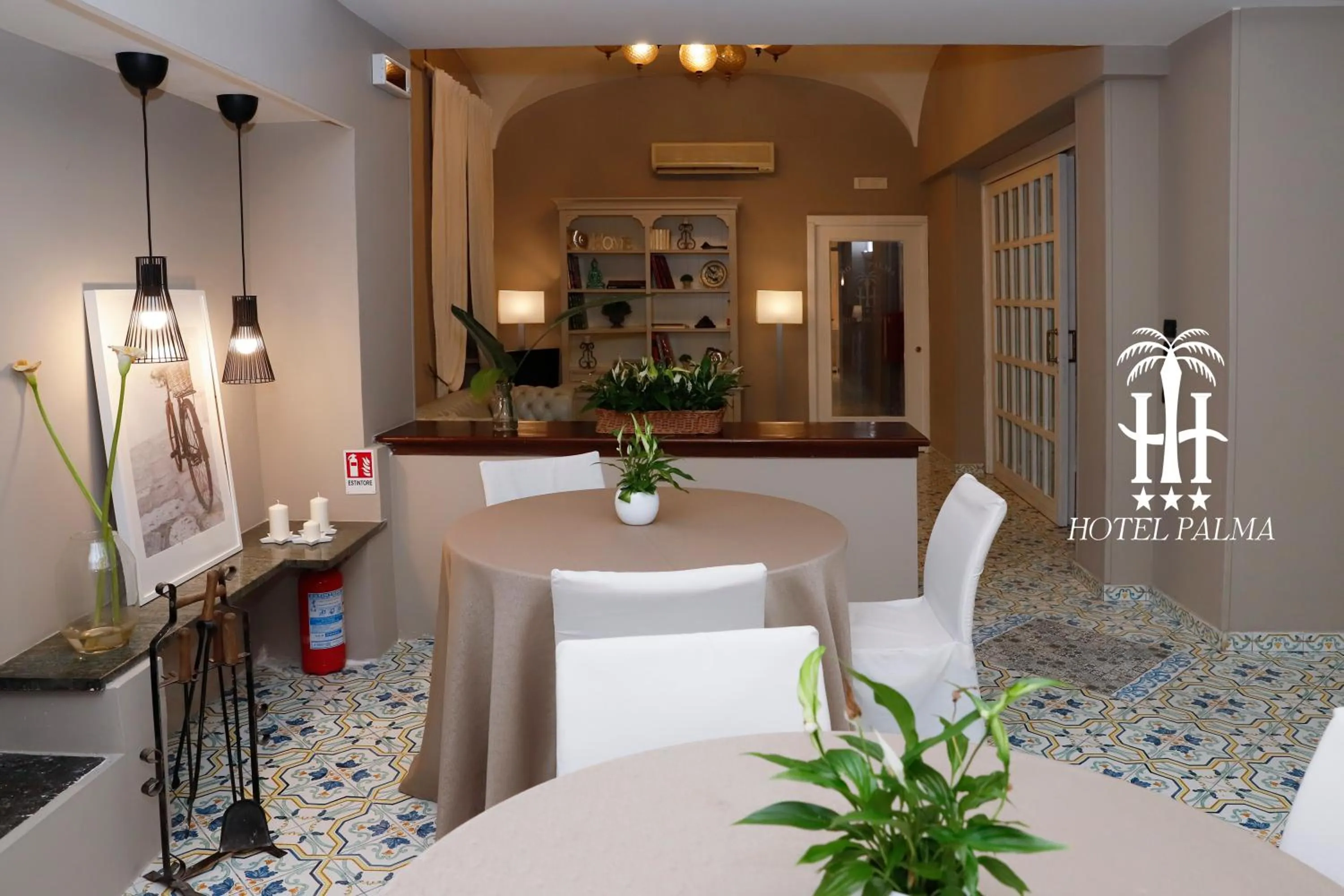 Restaurant/places to eat in Hotel Palma