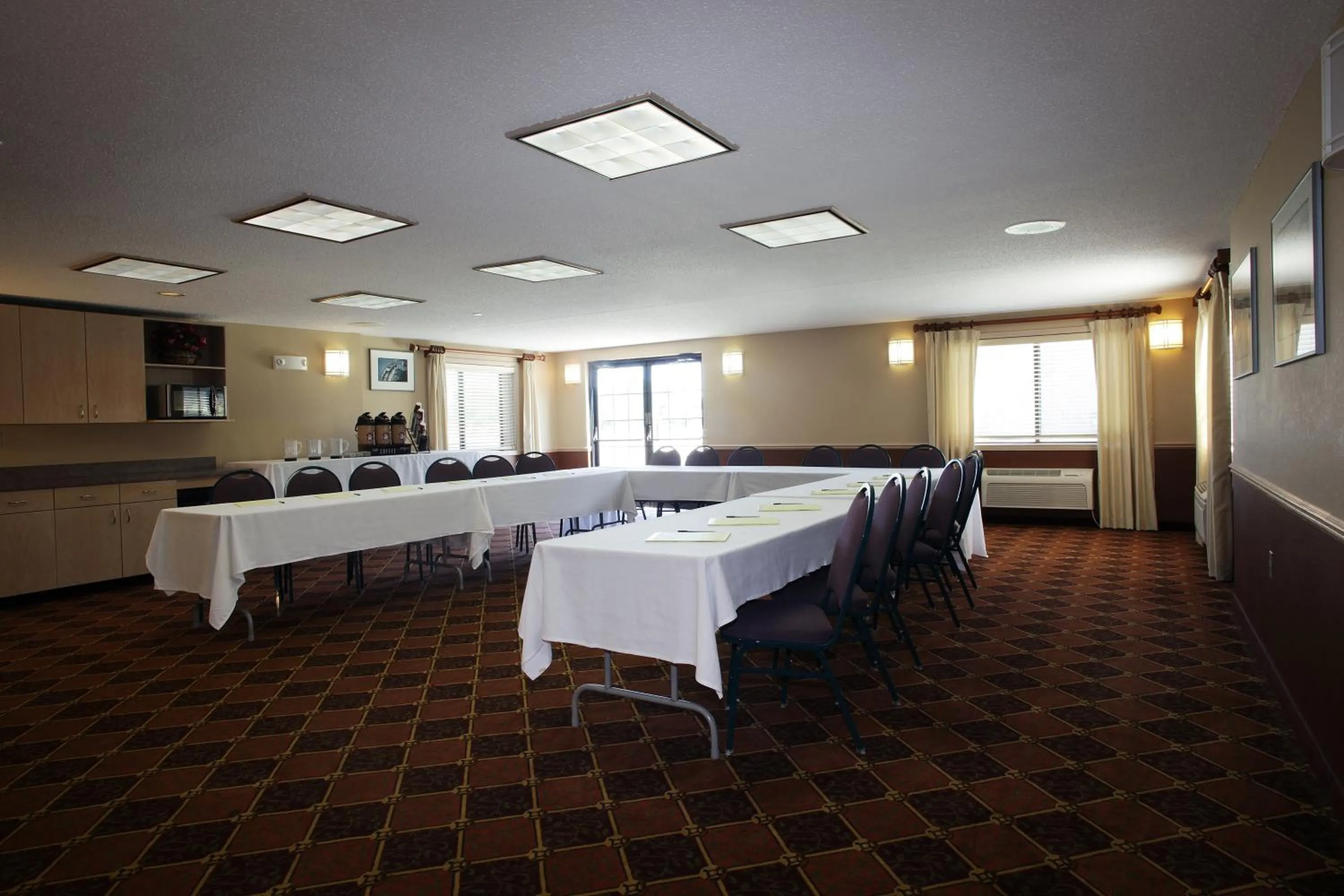 Banquet/Function facilities in AmericInn by Wyndham Okoboji