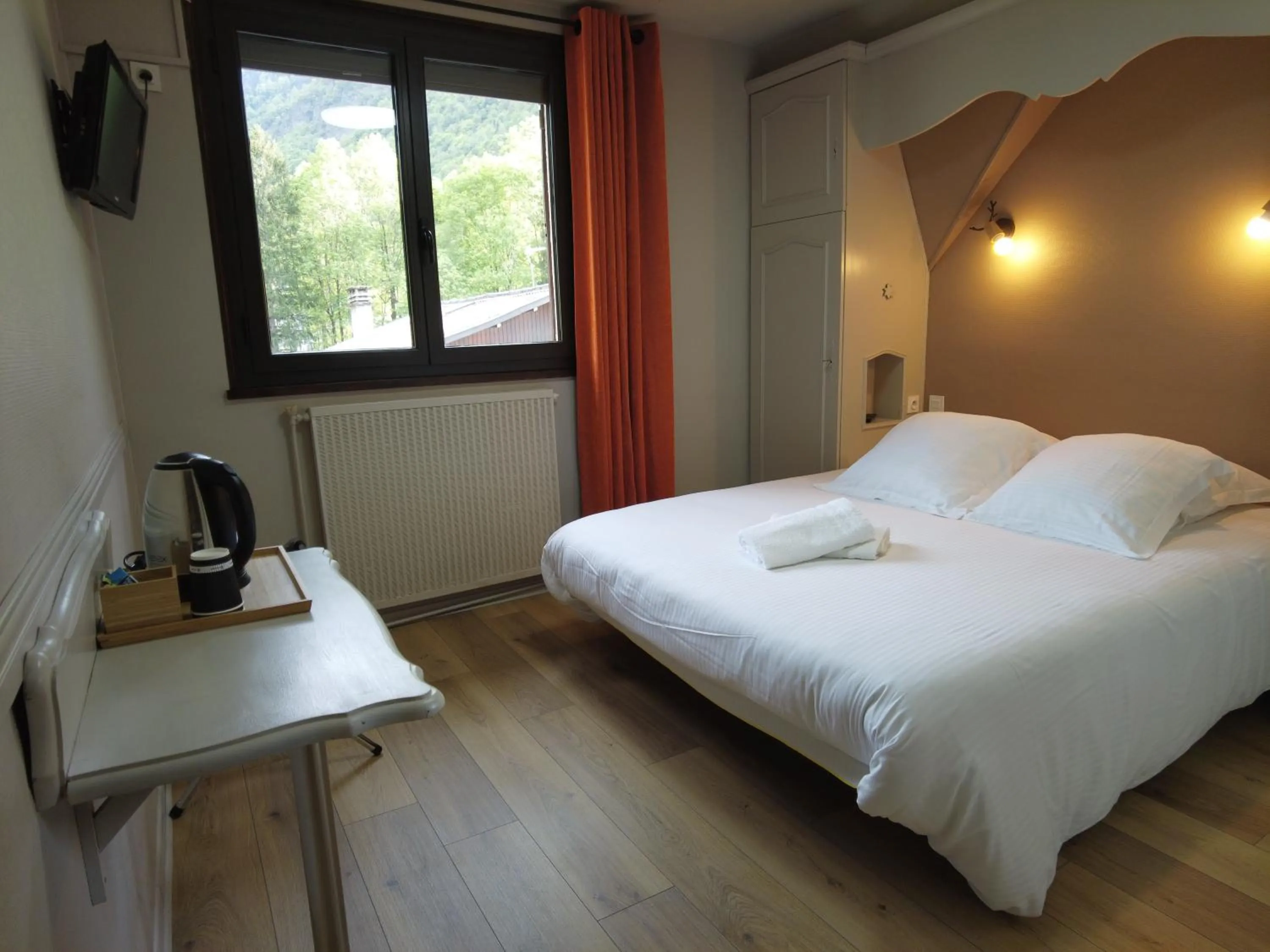 Photo of the whole room, Bed in Hôtel La Rencluse