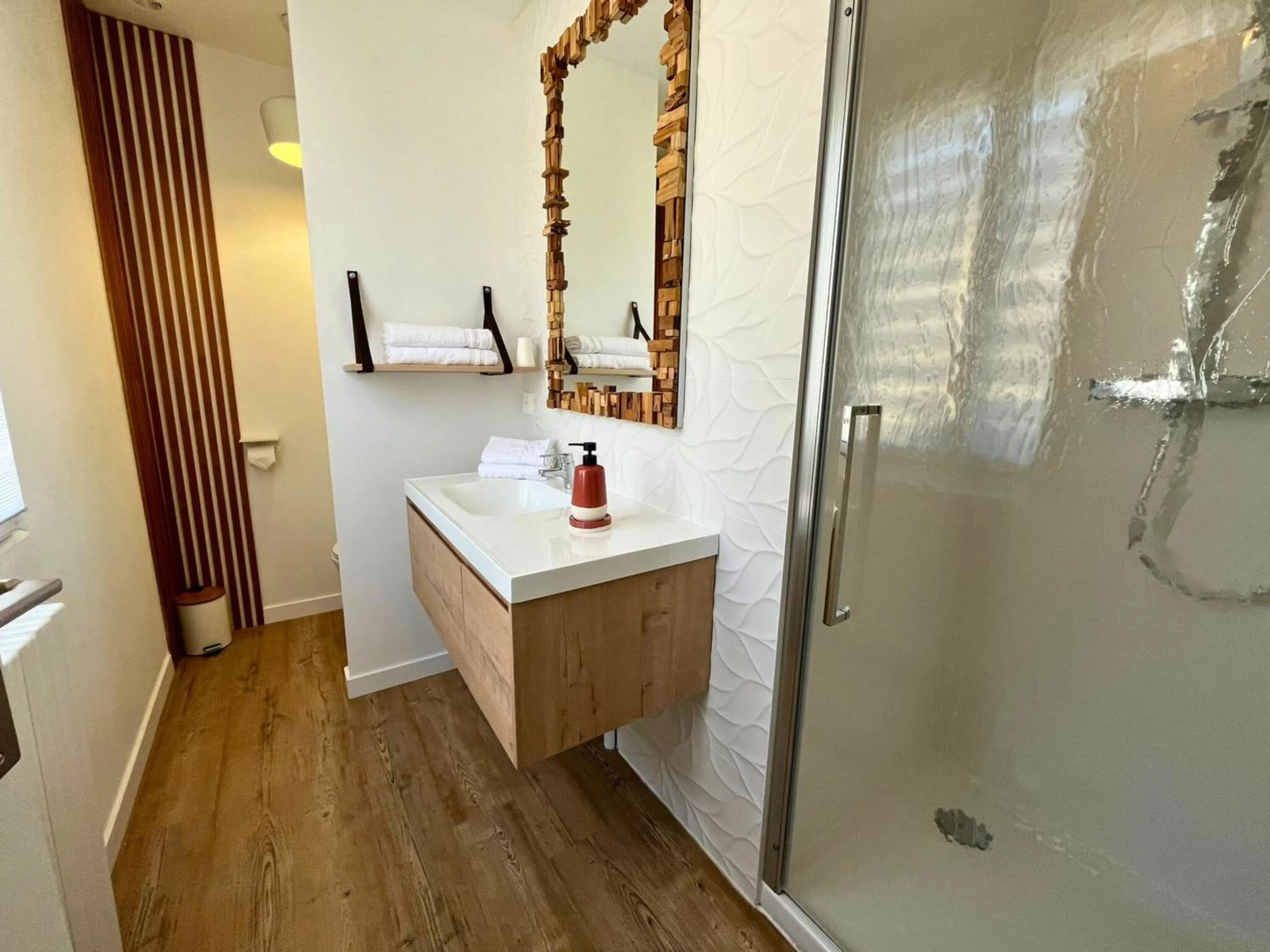 Shower in Hôtel La Rencluse