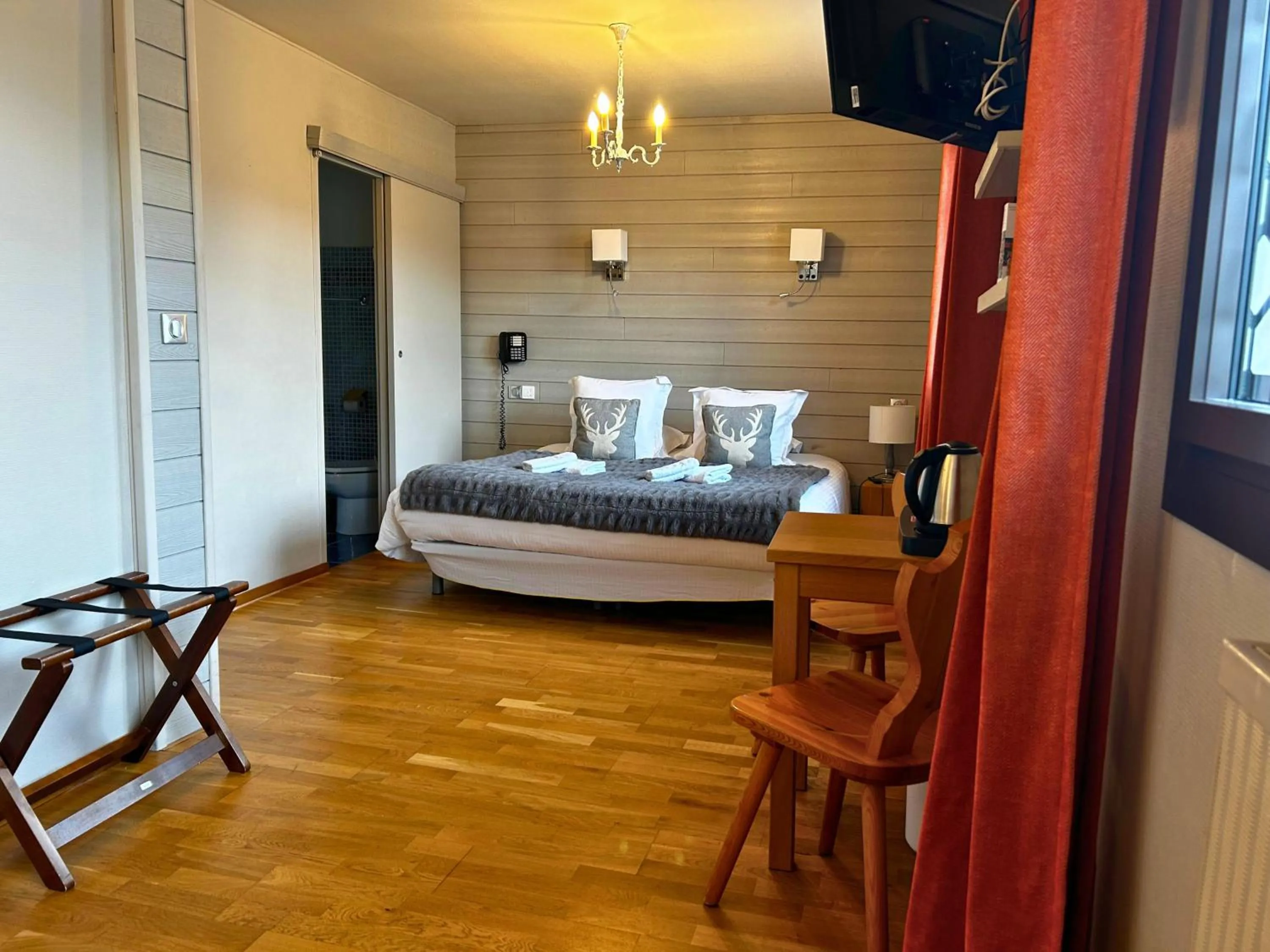 Photo of the whole room, Bed in Hôtel La Rencluse
