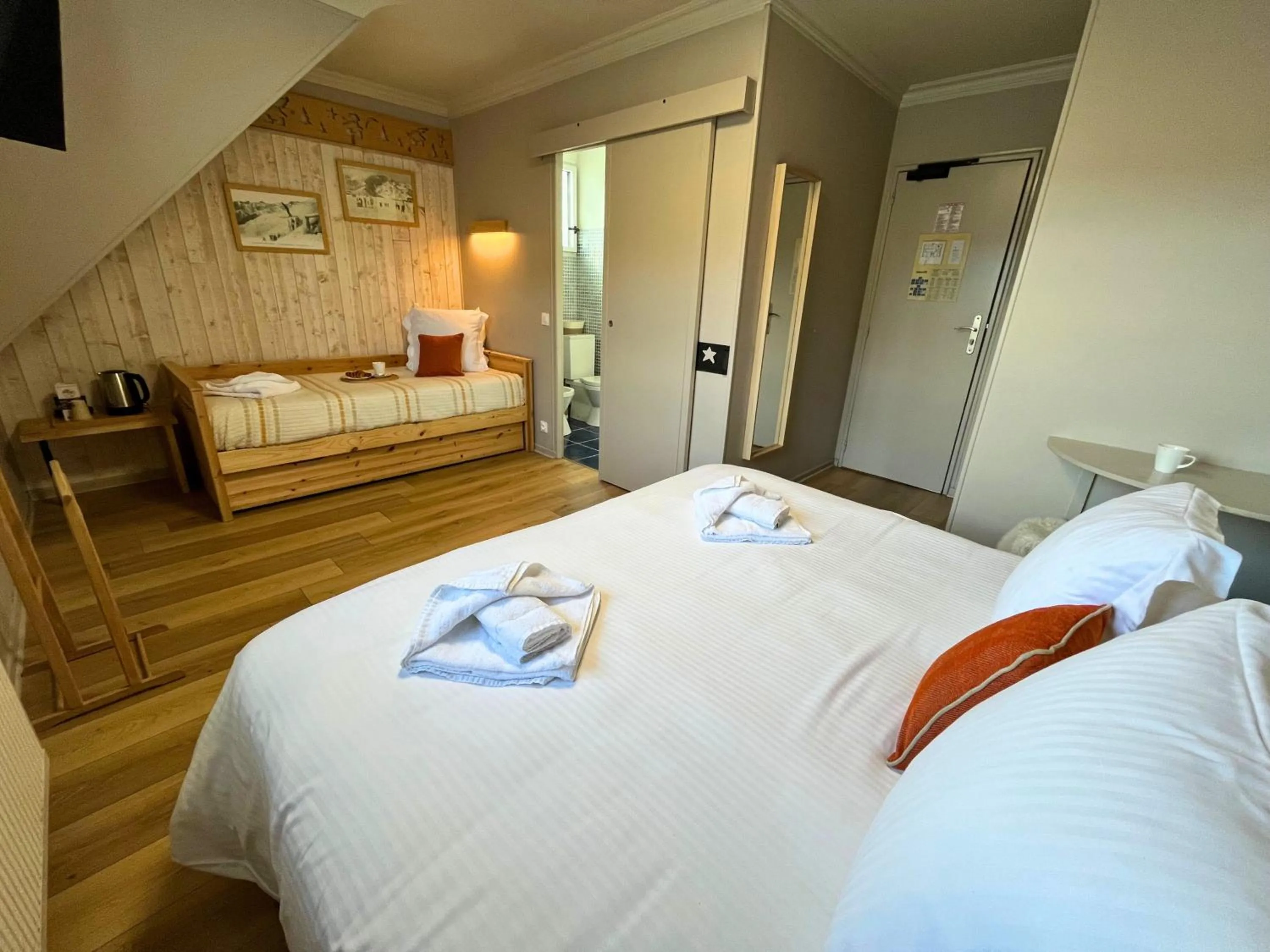 Bed in Hôtel La Rencluse