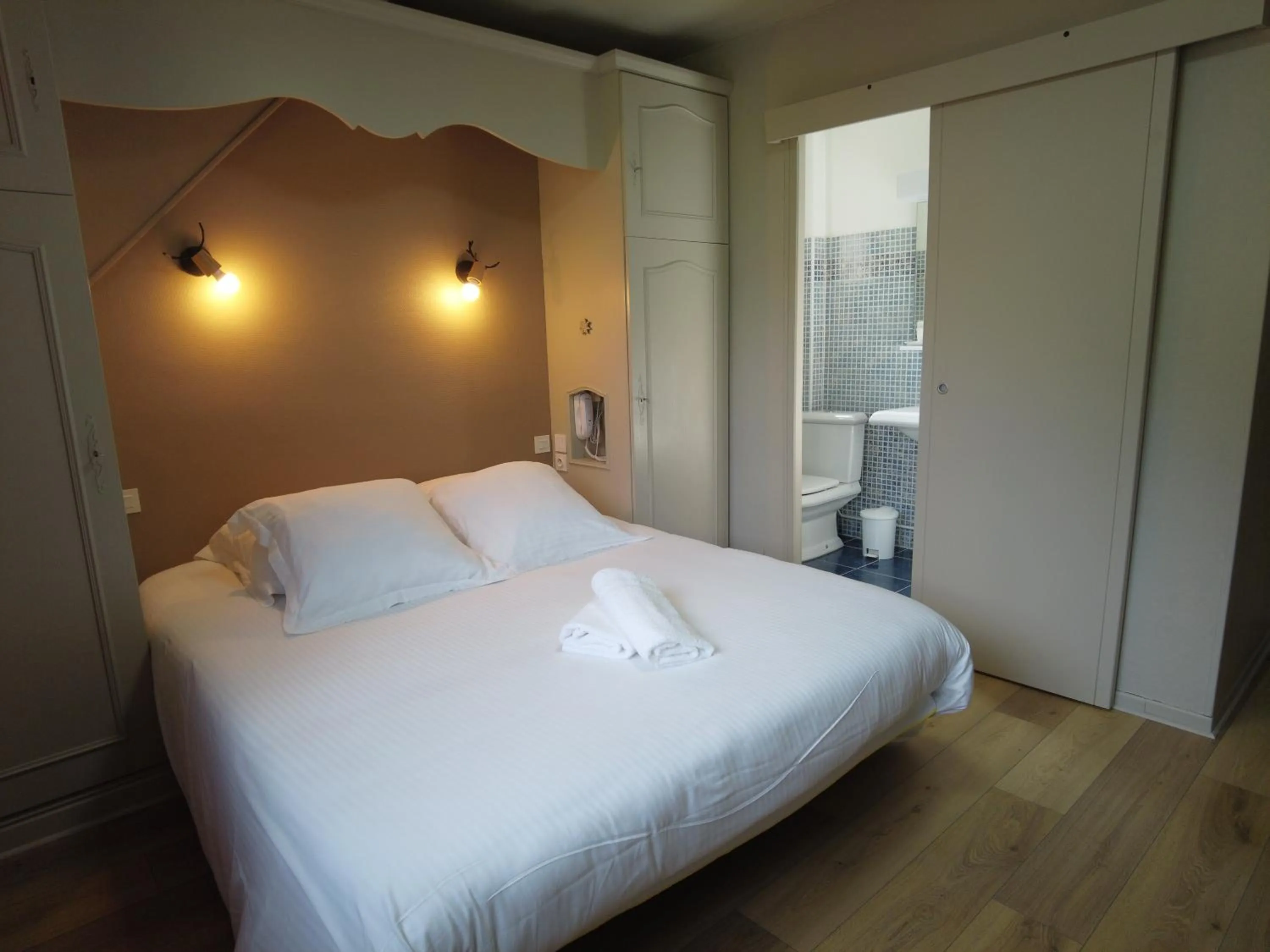 Photo of the whole room, Bed in Hôtel La Rencluse