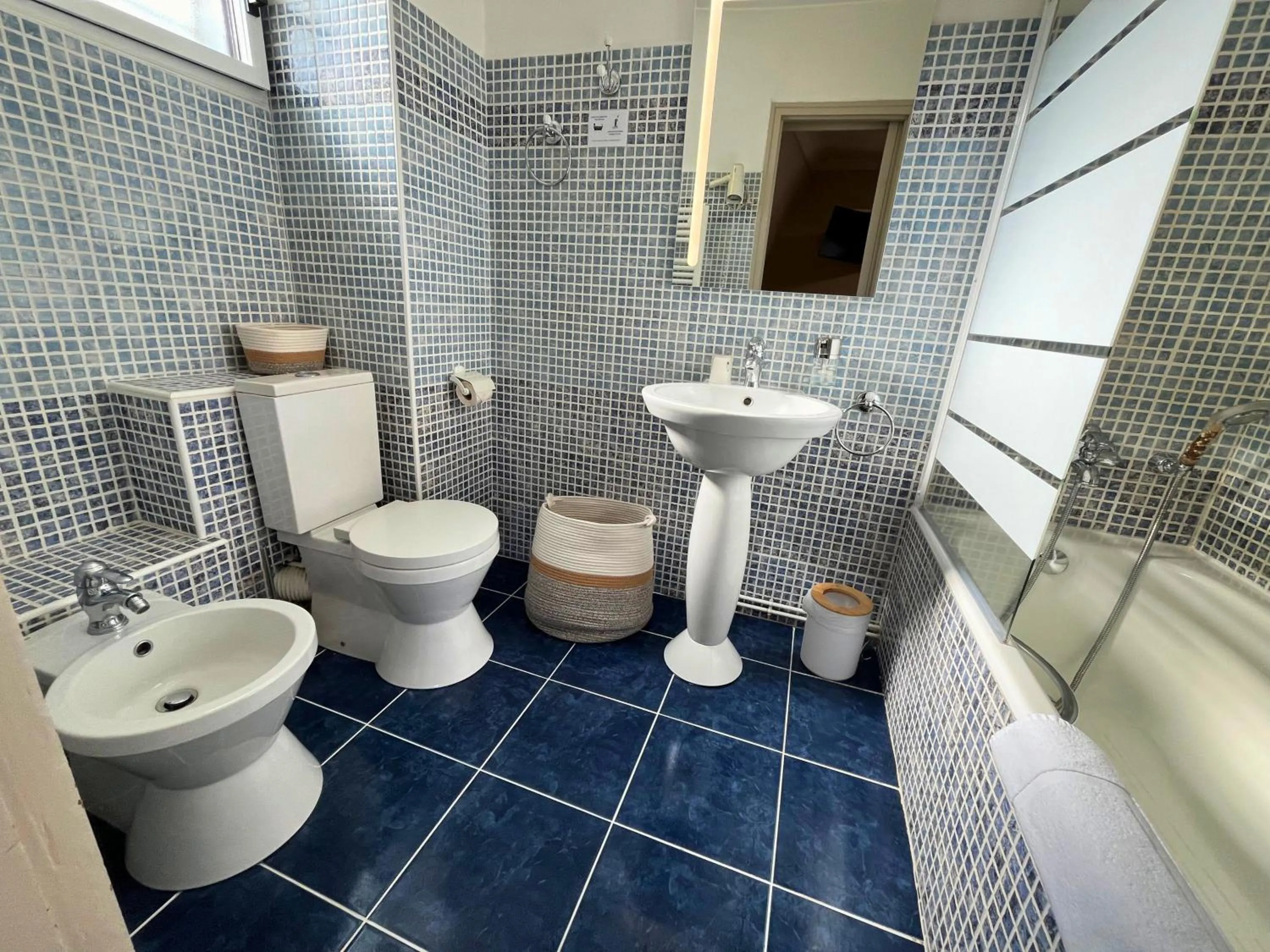 Toilet in Hôtel La Rencluse