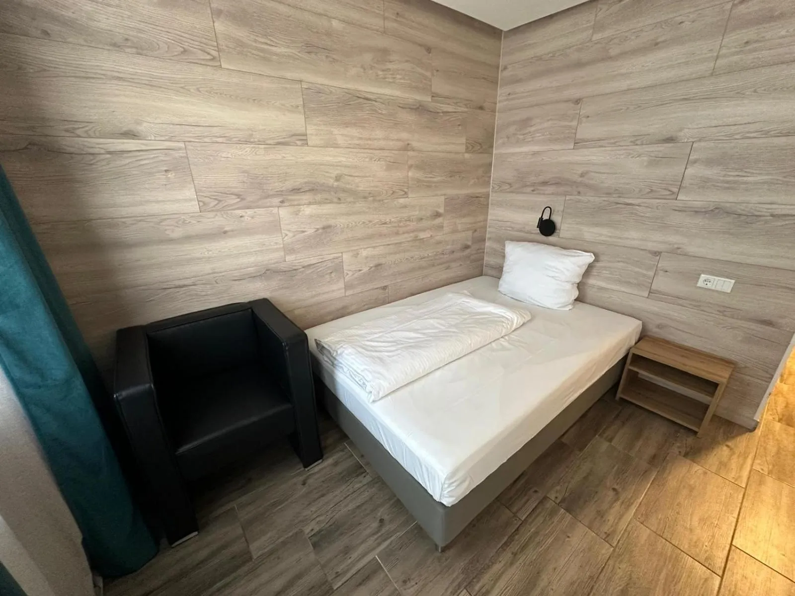 Bedroom, Bed in Rheinmetropole Hotel