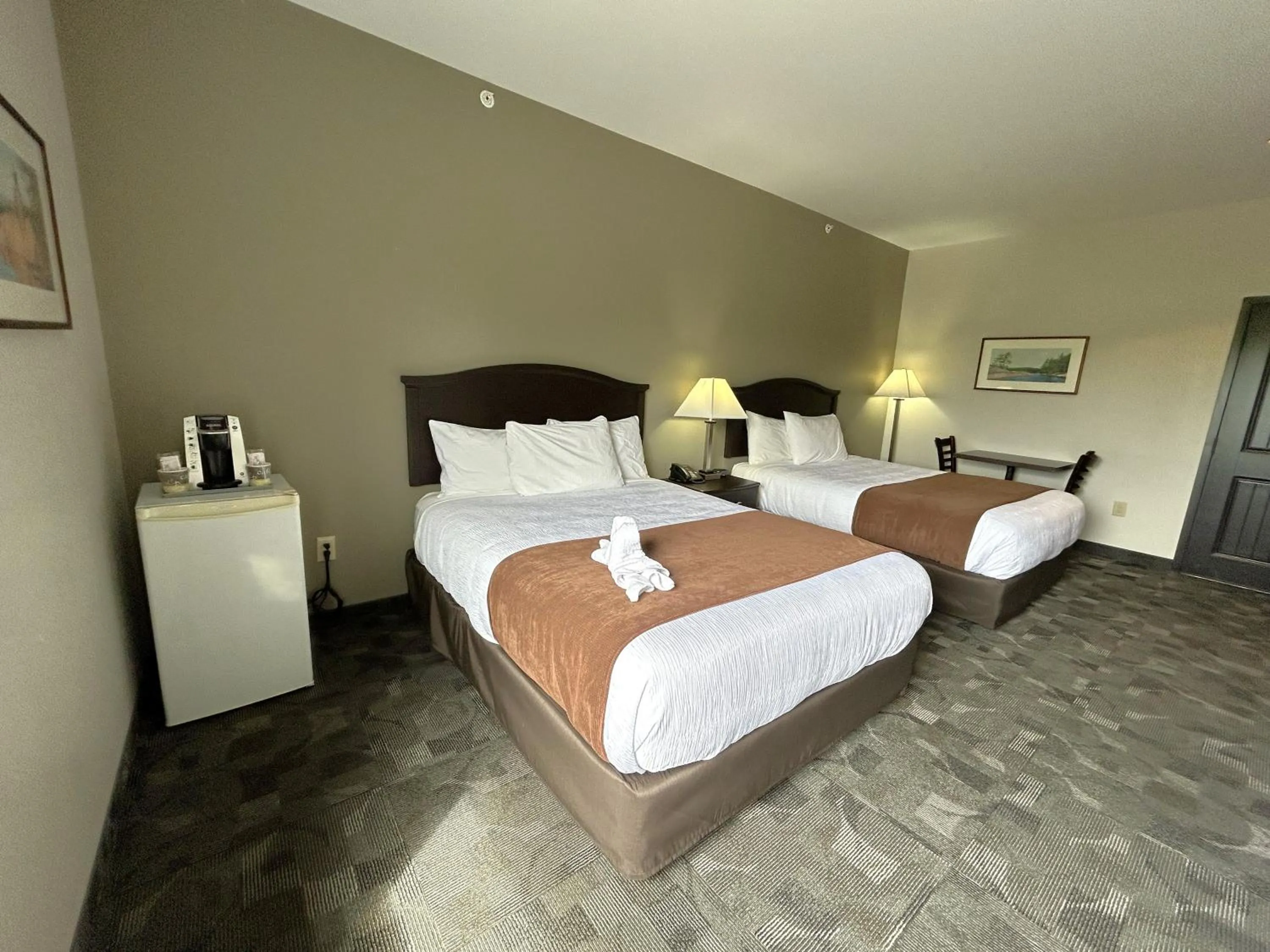 Bed in Midland Inn & Suites