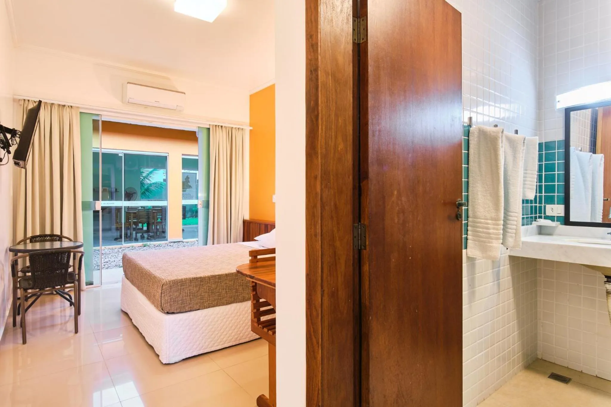 Bathroom, Bed in Pousada Villa Piemonte
