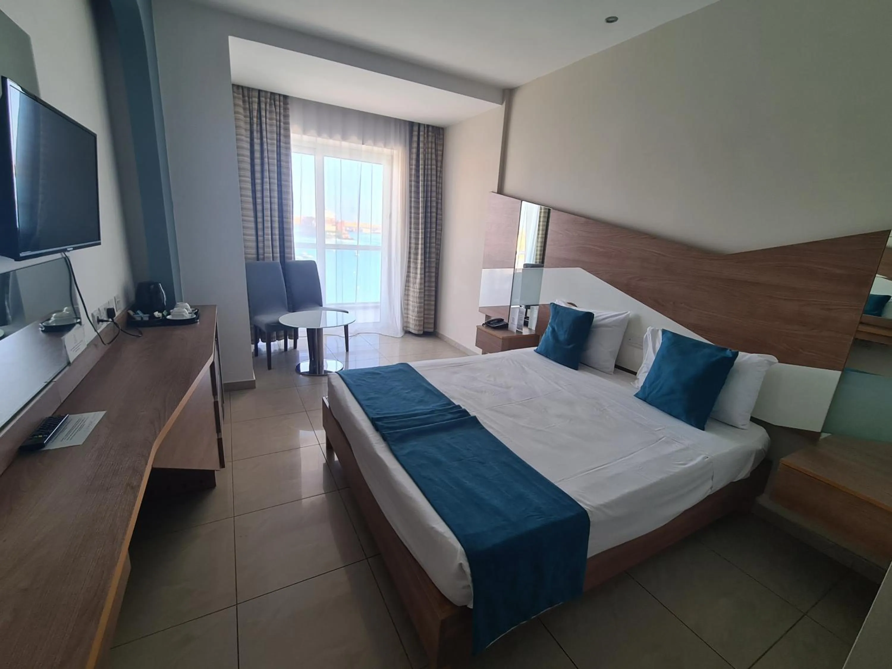 Bed in Water's Edge Hotel