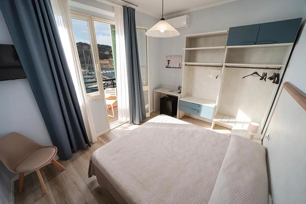 Bedroom, Bed in Hotel Belmare