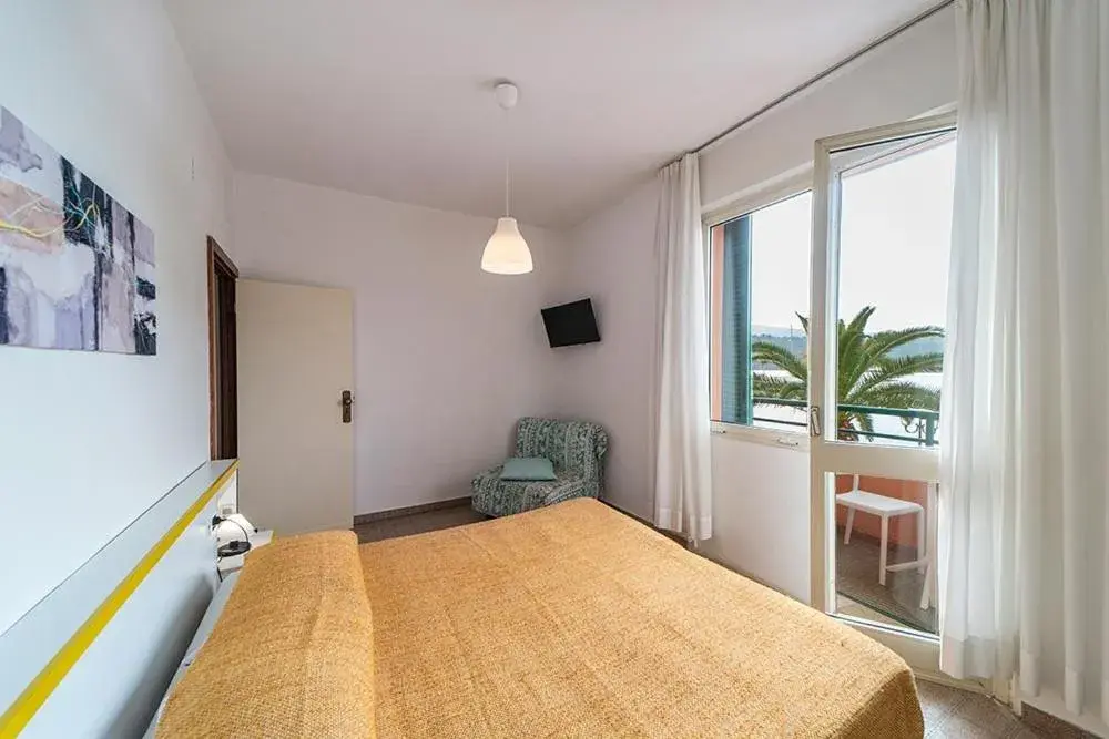 Two Connecting Double Rooms with Sea View in Hotel Belmare Two Connecting Double Rooms with Sea View in Hotel Belmare