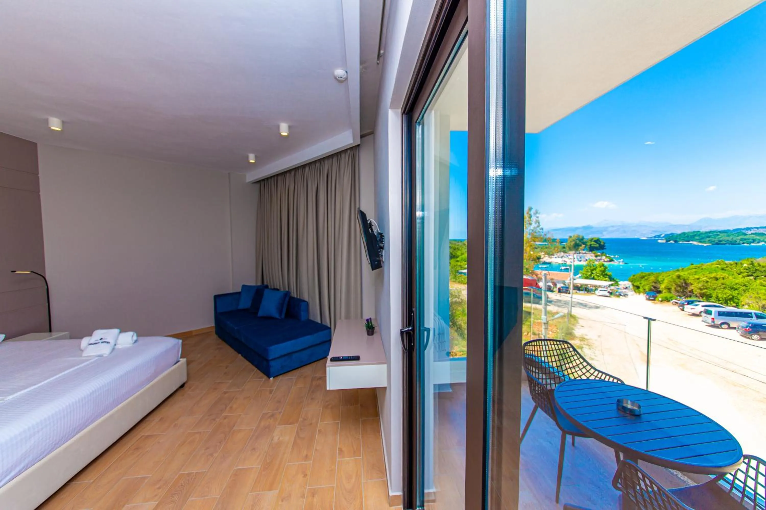 Balcony/Terrace, Bed in Delight Hotel