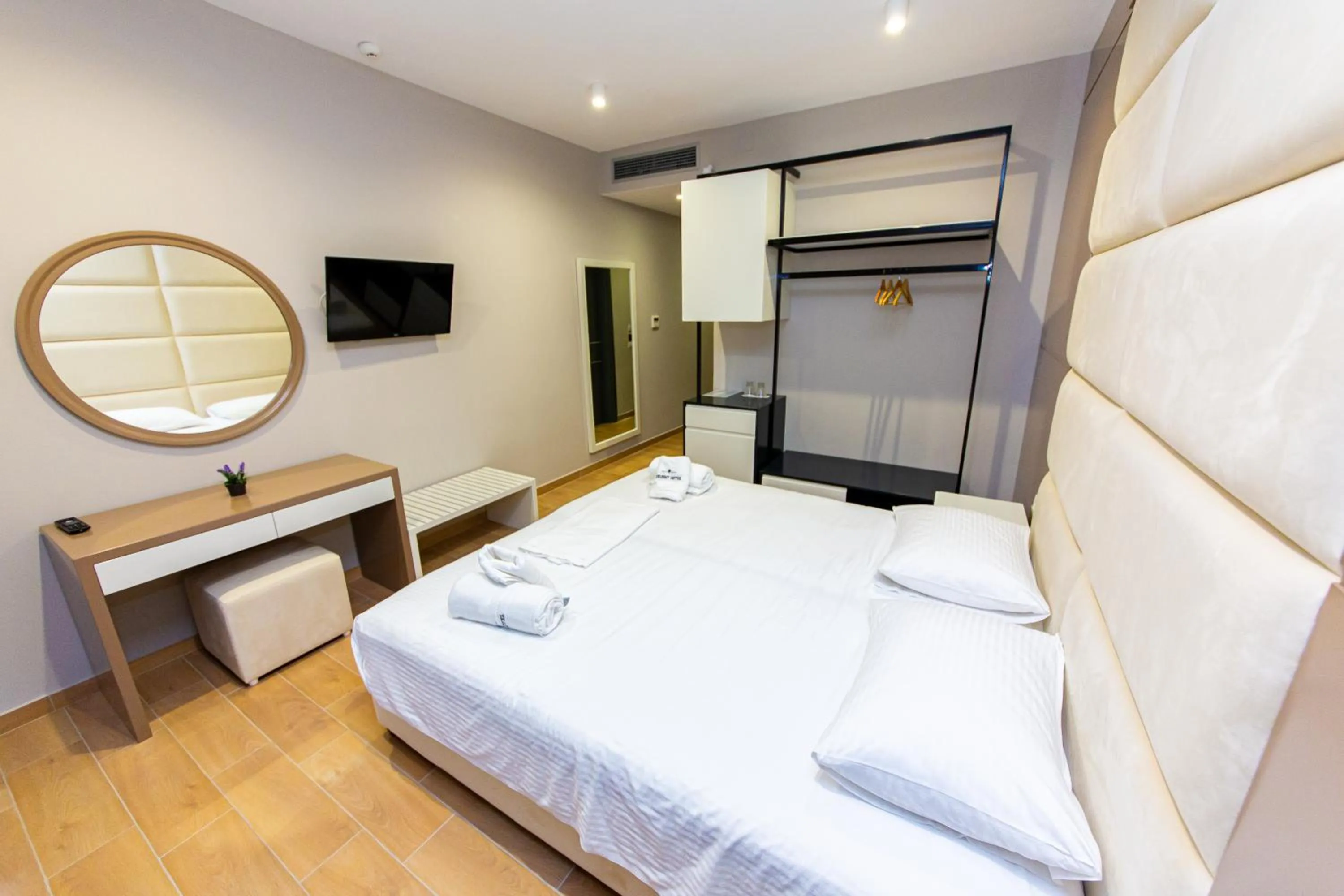 Photo of the whole room, Bed in Delight Hotel