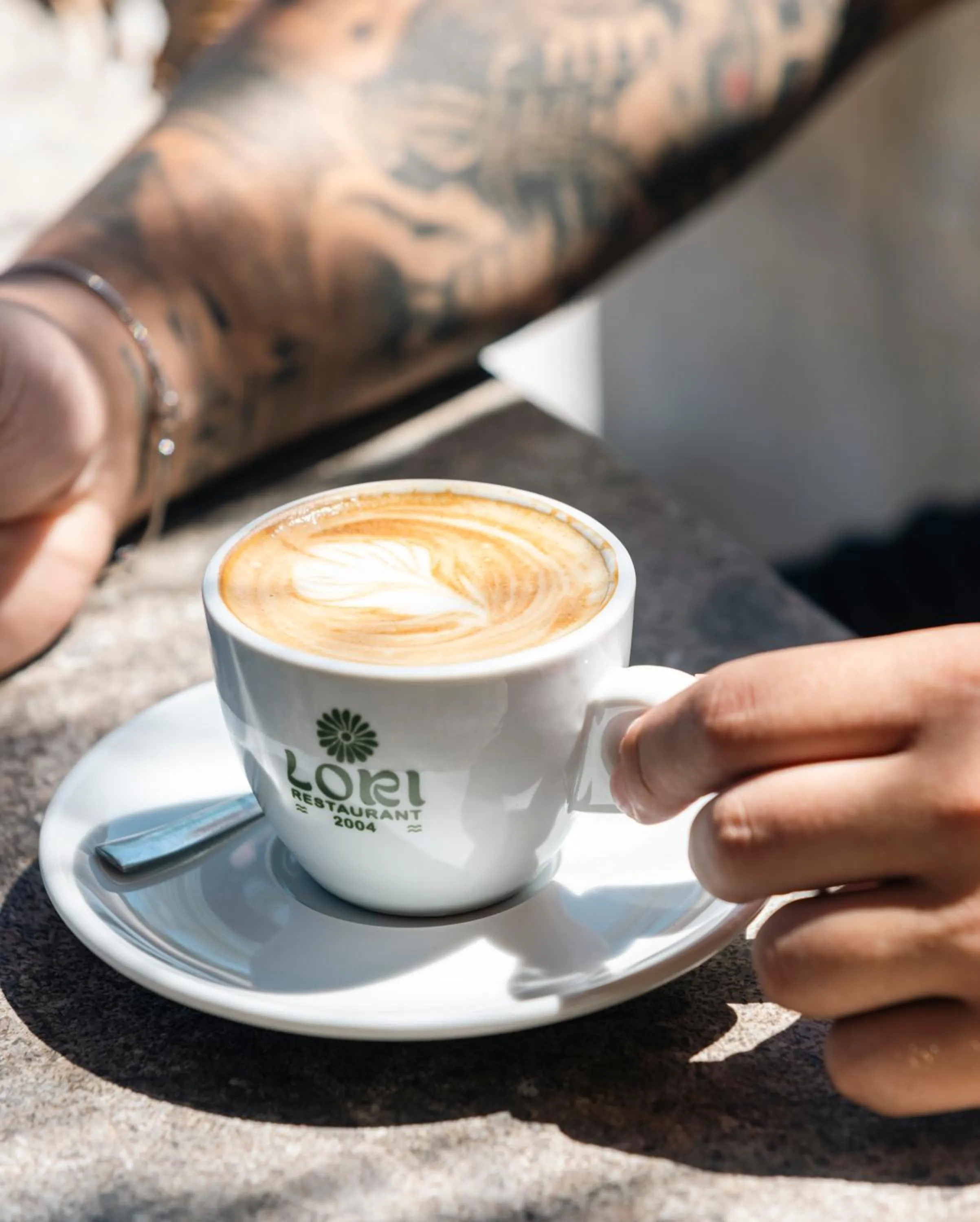 Restaurant/places to eat in Delight Hotel