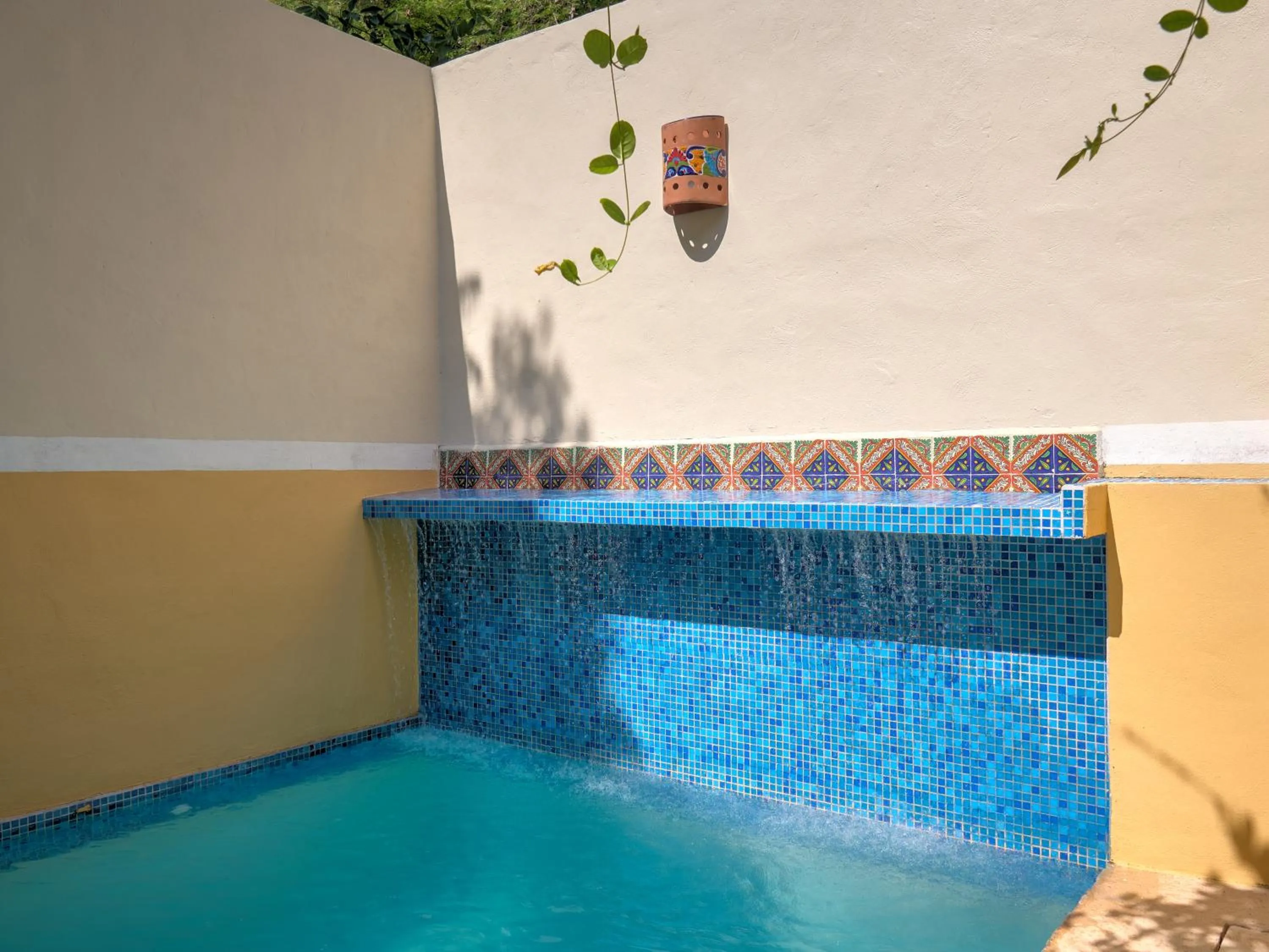 Swimming pool in Casa Del Maya Bed & Breakfast