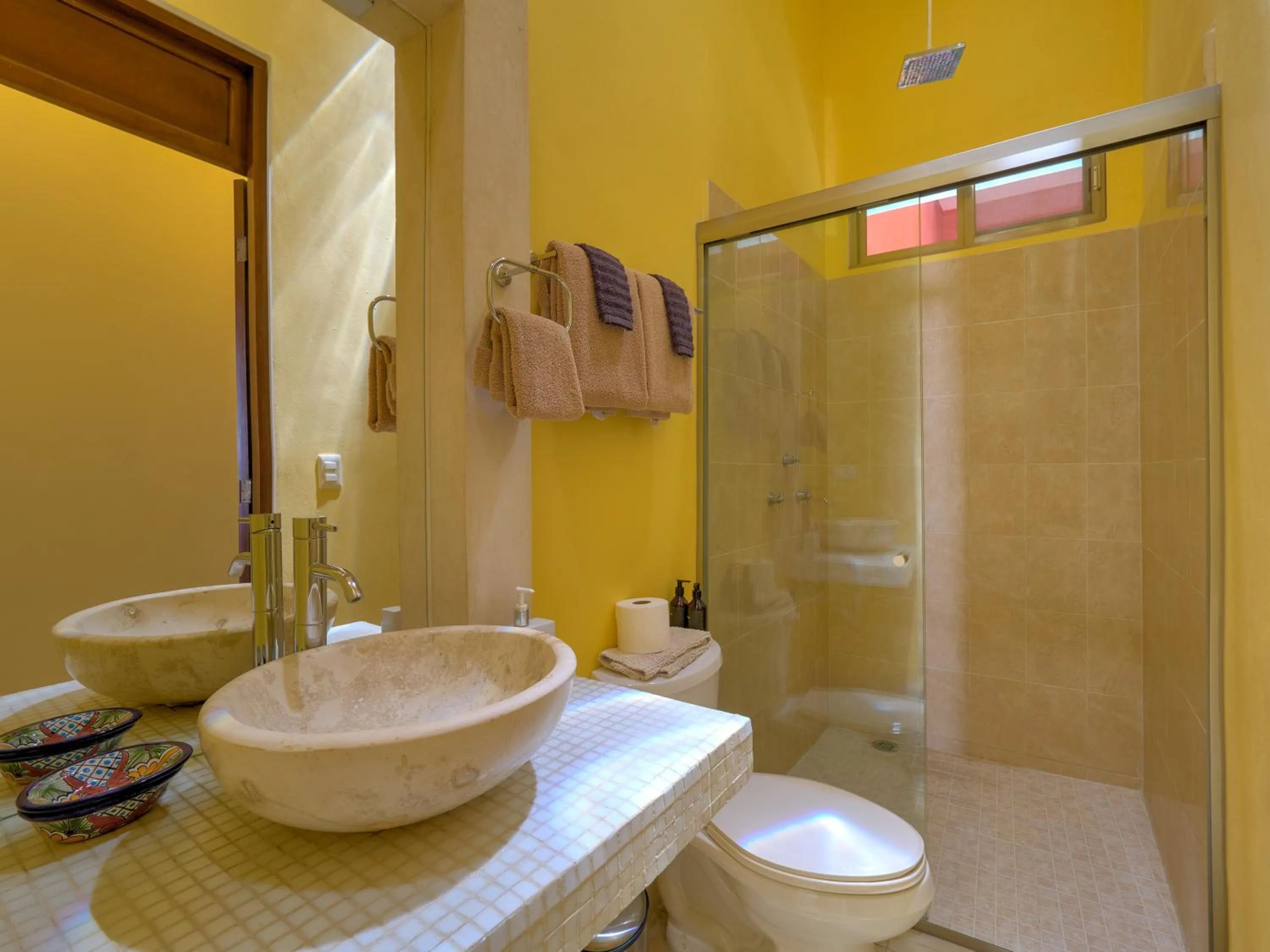 Shower in Casa Del Maya Bed & Breakfast