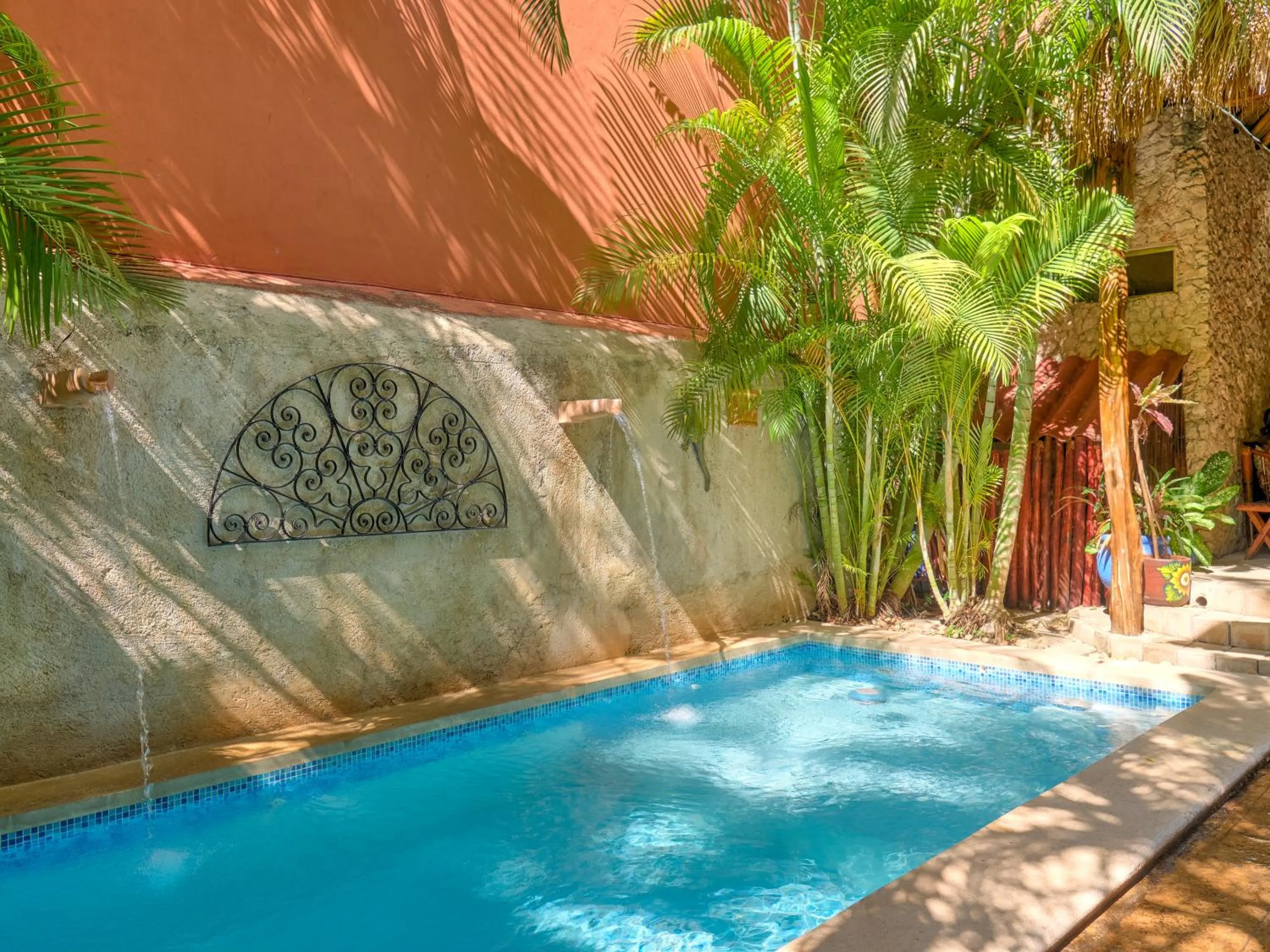 Swimming pool in Casa Del Maya Bed & Breakfast