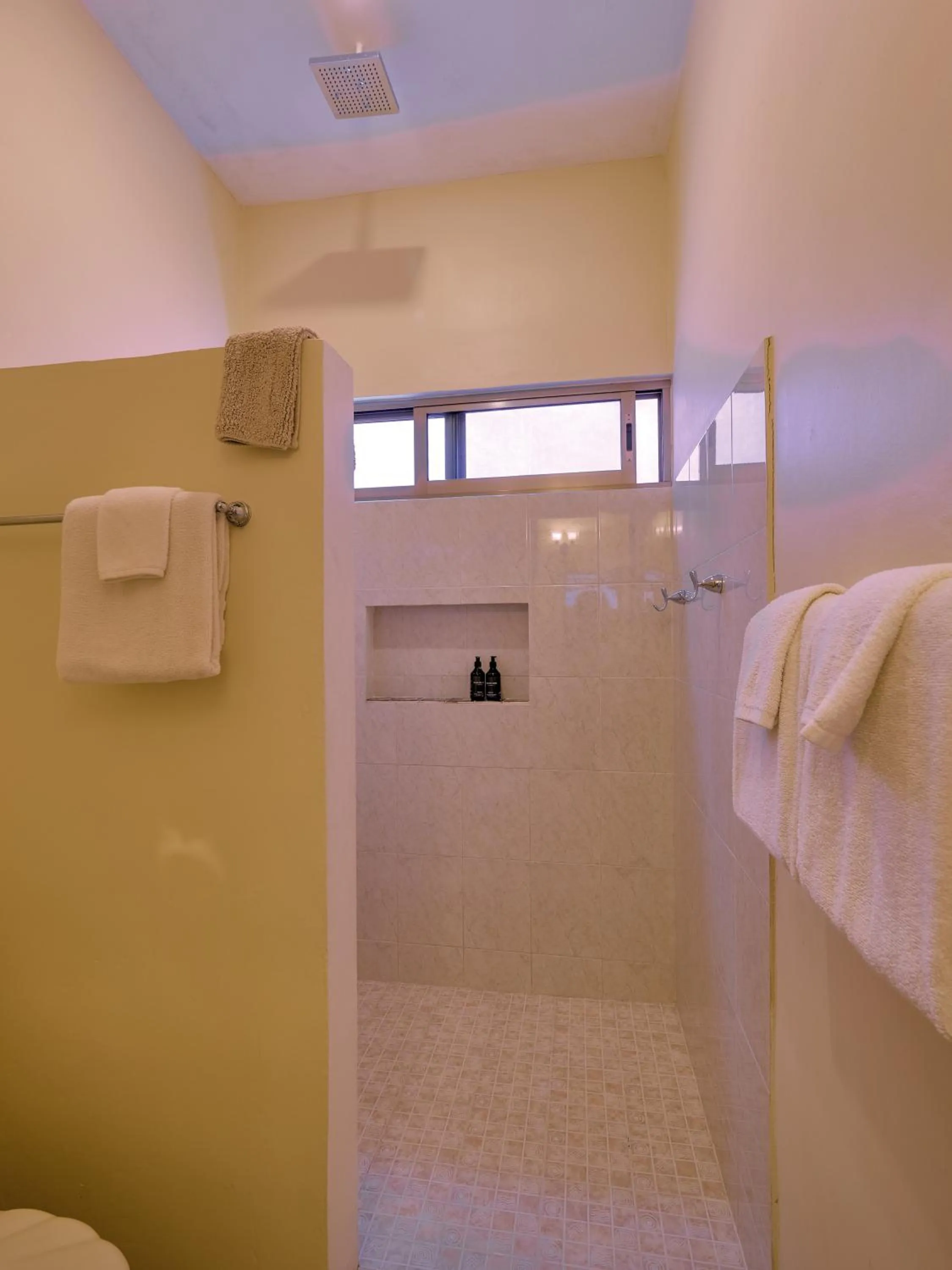 Shower in Casa Del Maya Bed & Breakfast