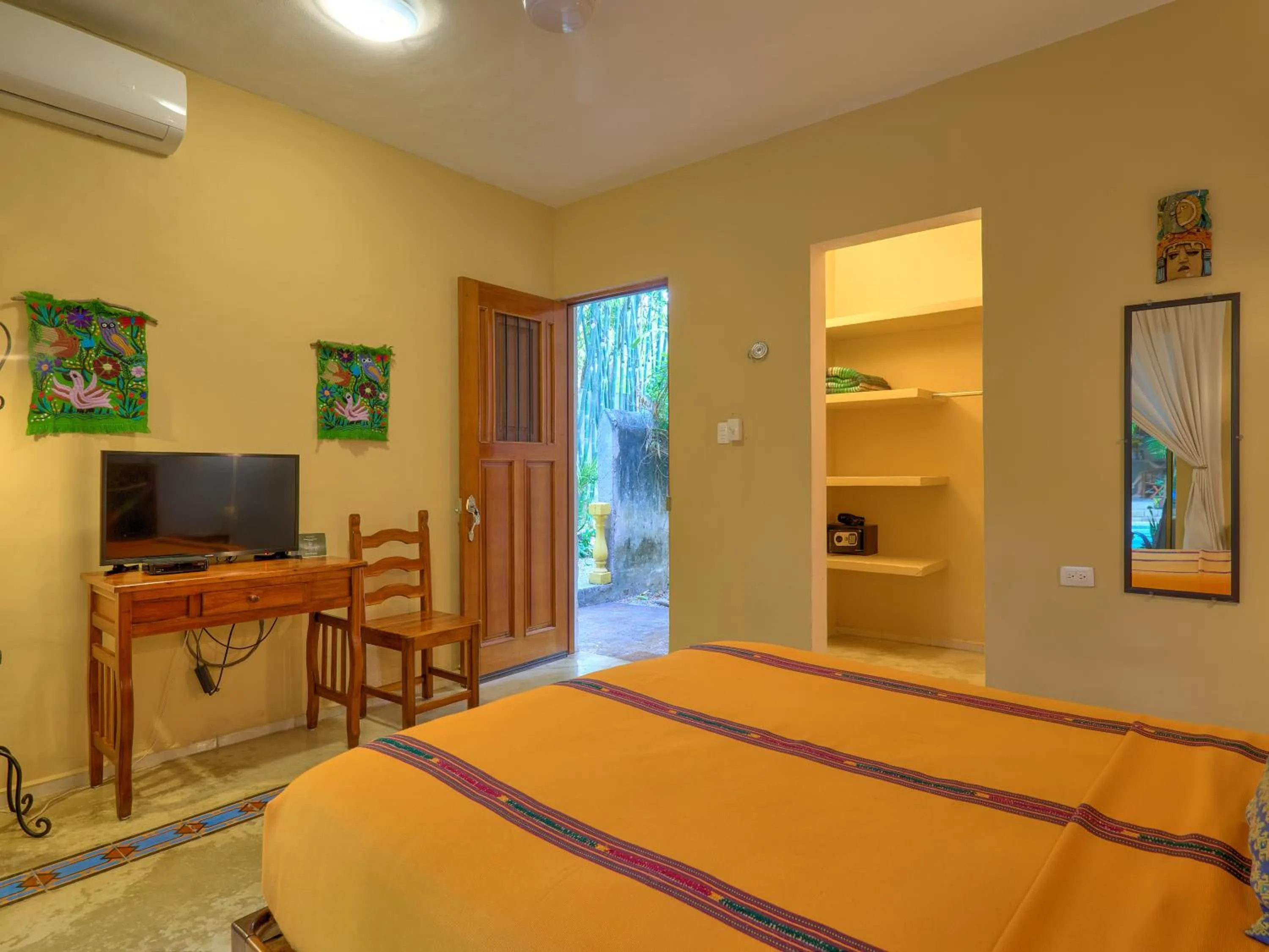 Photo of the whole room, Bed in Casa Del Maya Bed & Breakfast