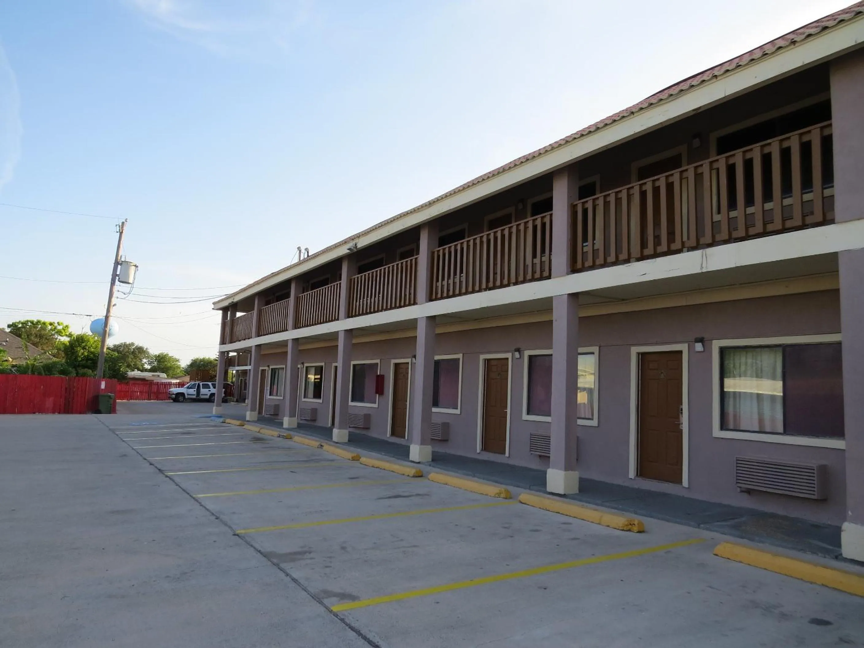 Property building in Executive Inn Laguna Vista