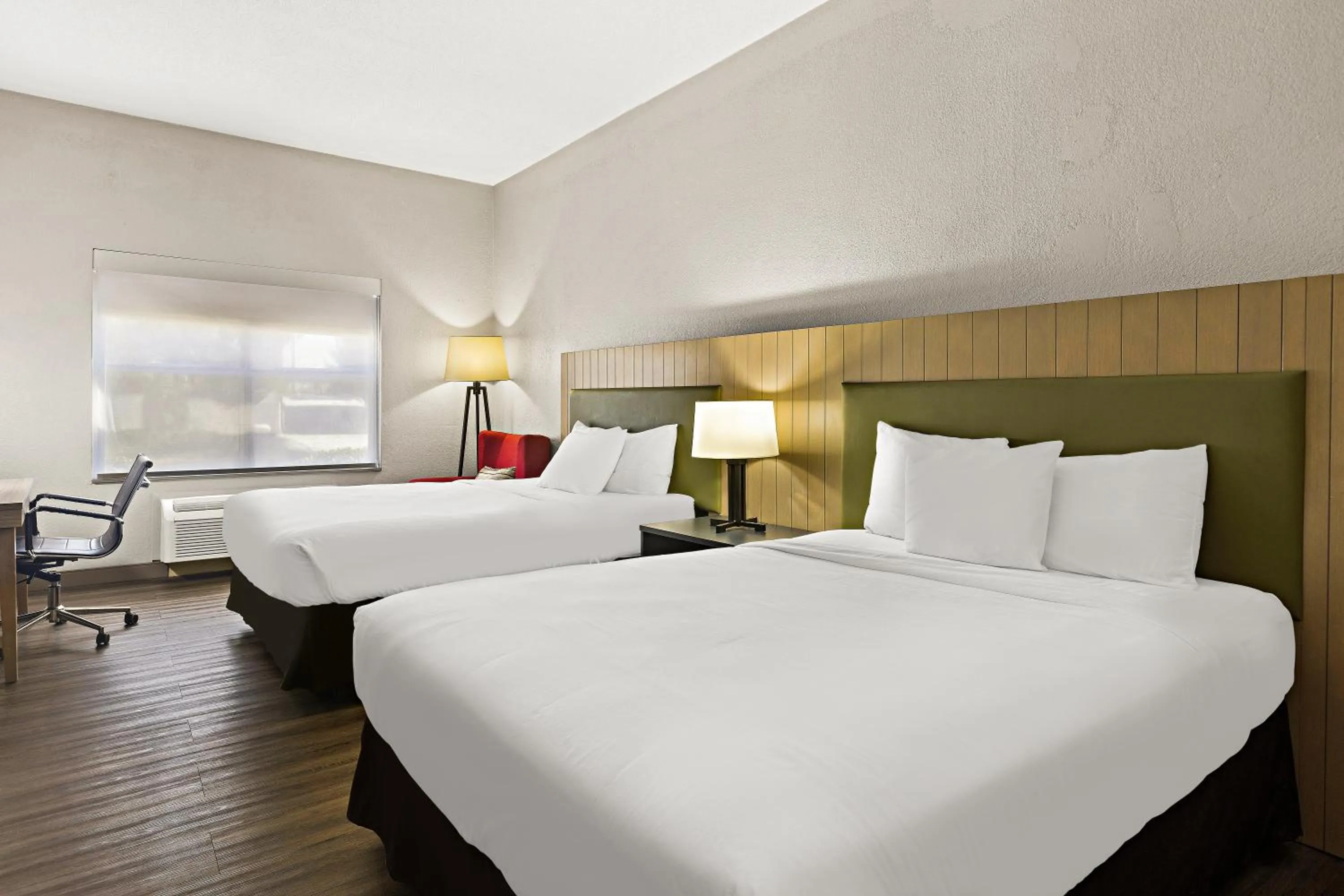 Bedroom, Bed in Country Inn & Suites by Radisson, Hinesville, GA