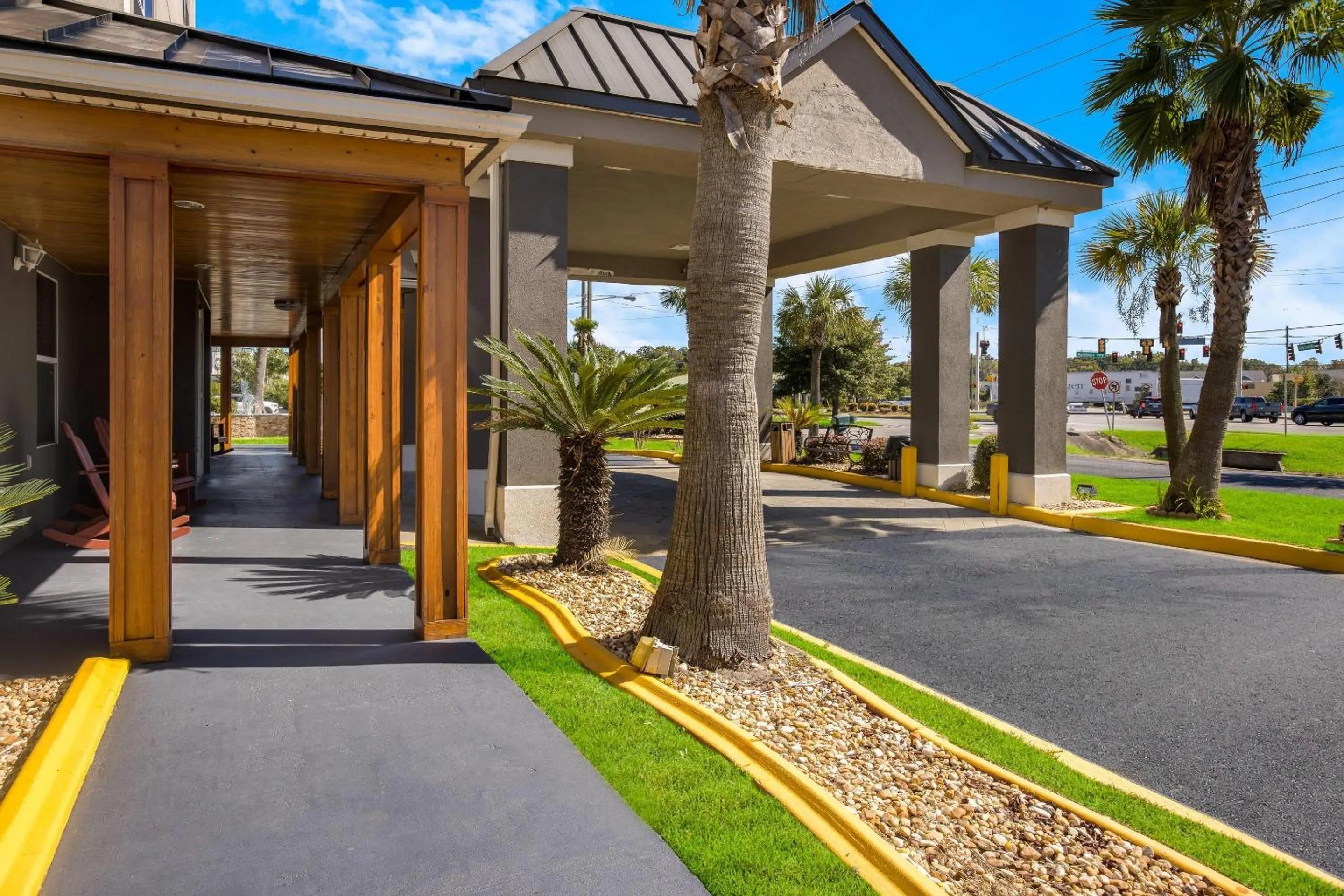 Property building in Country Inn & Suites by Radisson, Hinesville, GA