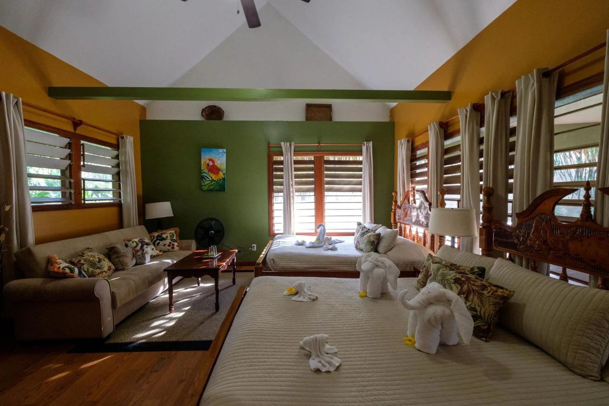 Photo of the whole room, Bed in Bocawina Rainforest Resort