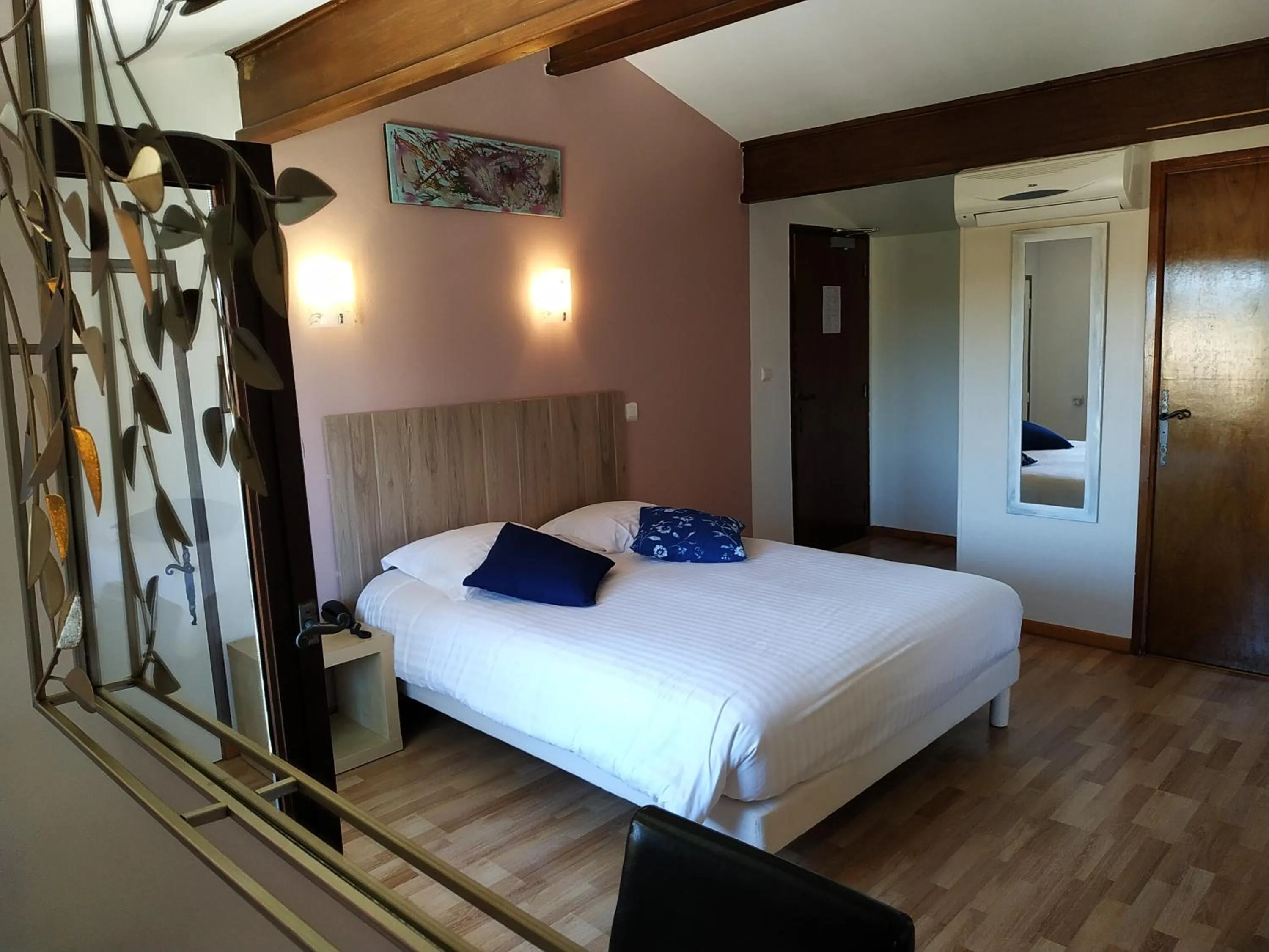 Bedroom, Bed in Hôtel Le Mas Des Amandiers