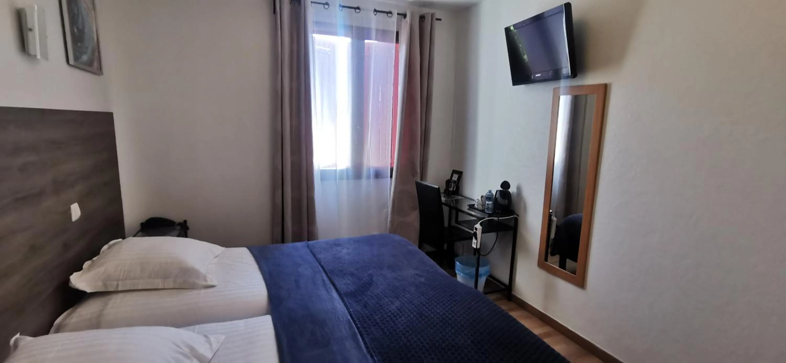 Bed in Hôtel Le Mas Des Amandiers