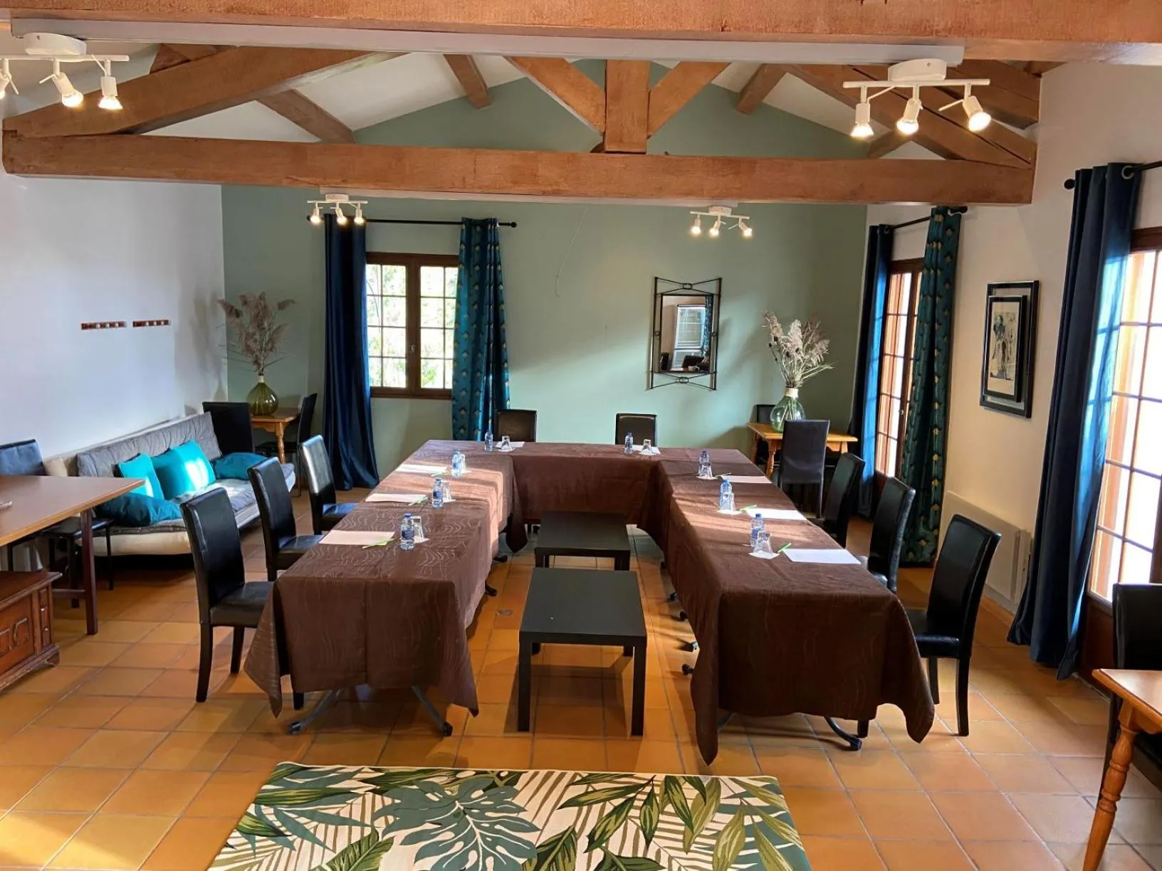 Business facilities in Hôtel Le Mas Des Amandiers