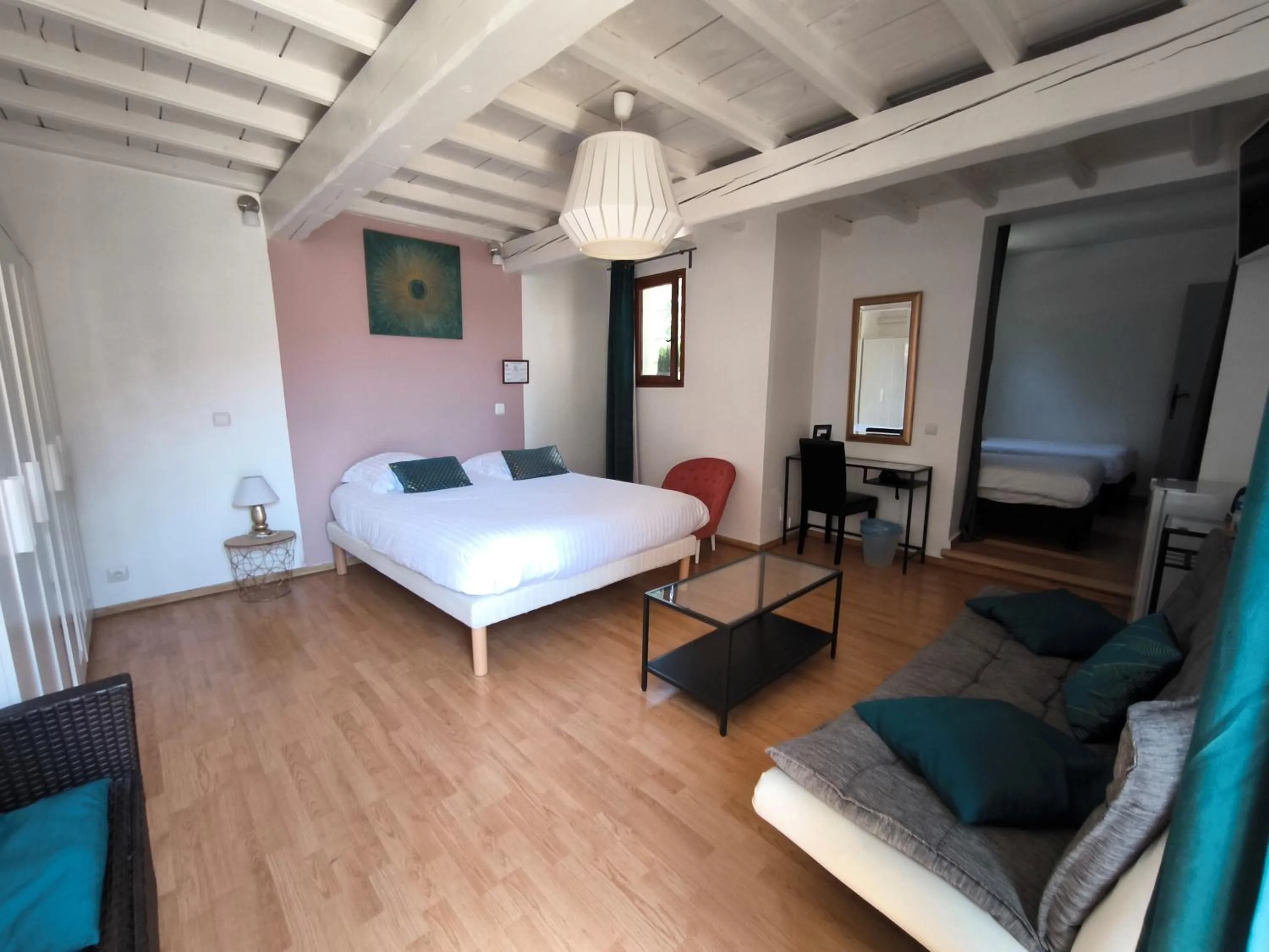 Swimming pool, Bed in Hôtel Le Mas Des Amandiers