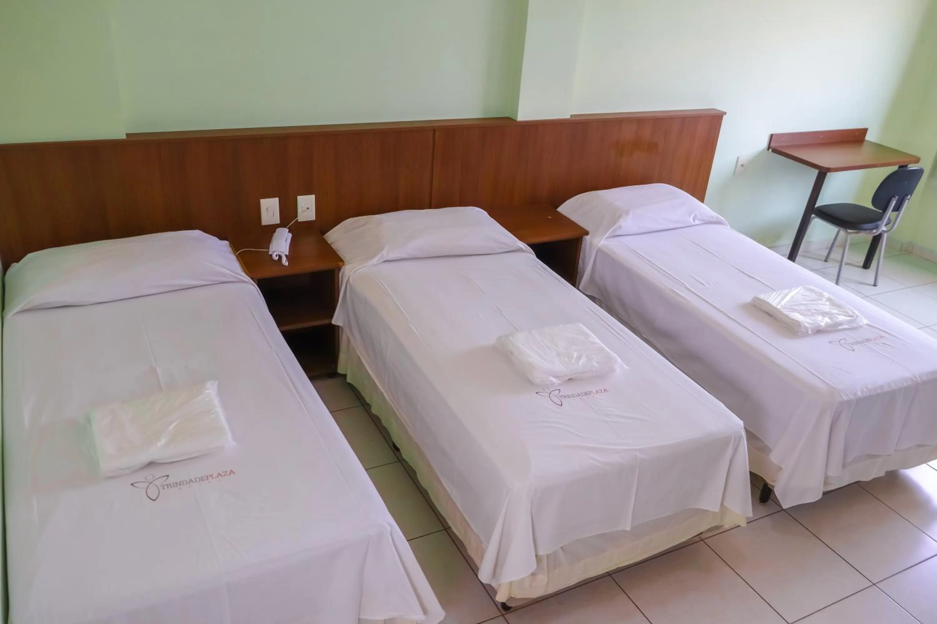 Bed in Trindade Plaza Hotel