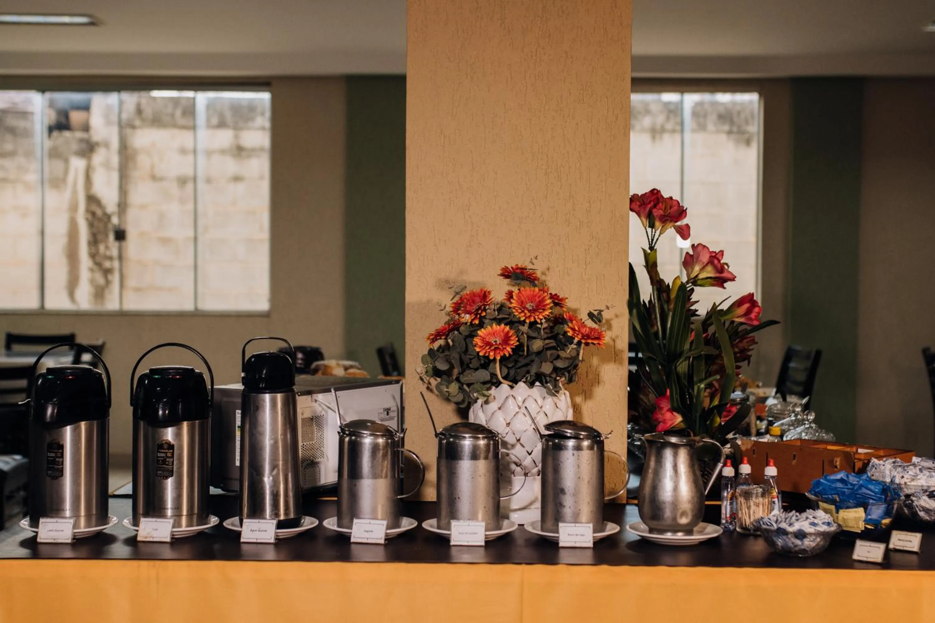 Coffee/tea facilities in Trindade Plaza Hotel