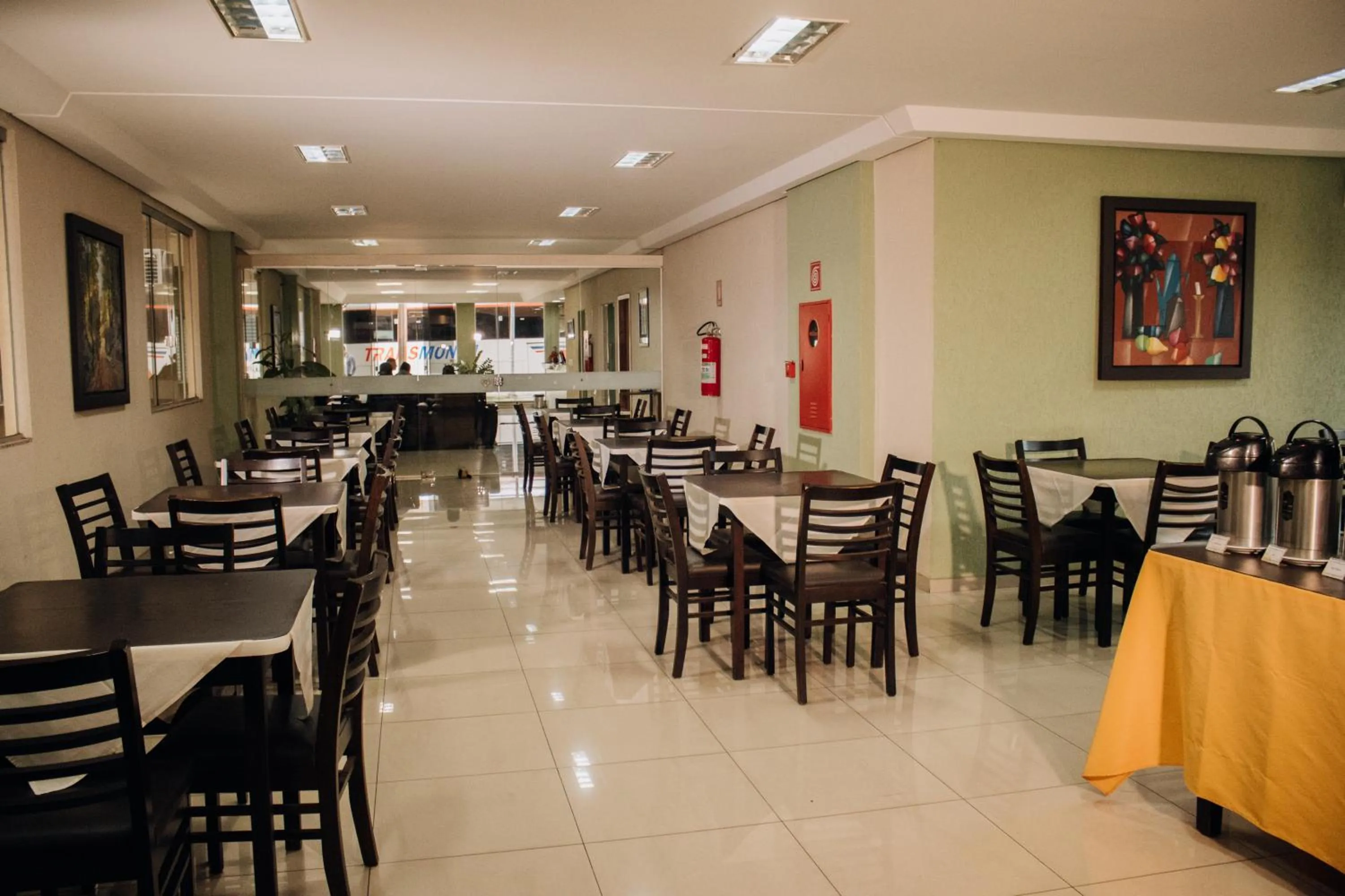 Restaurant/places to eat in Trindade Plaza Hotel