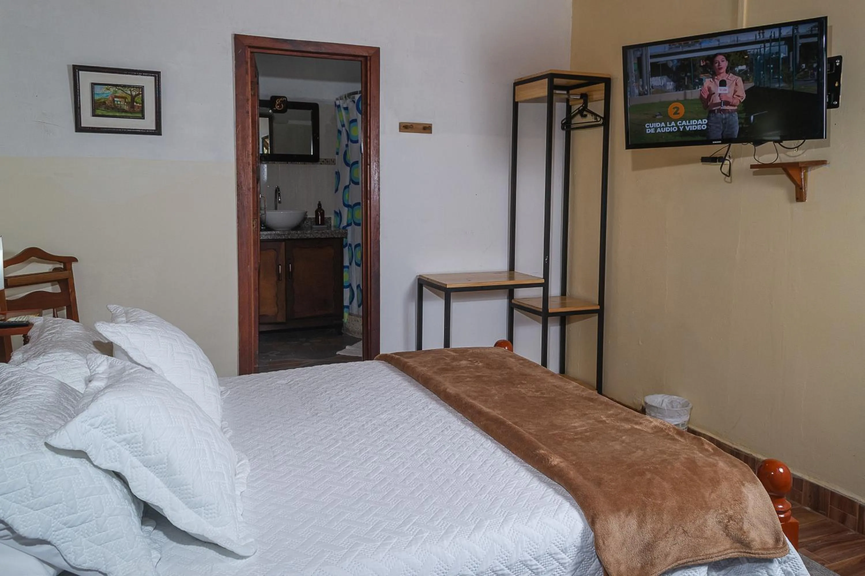 Bathroom, Bed in El Edén Country hotel y Club Residencial