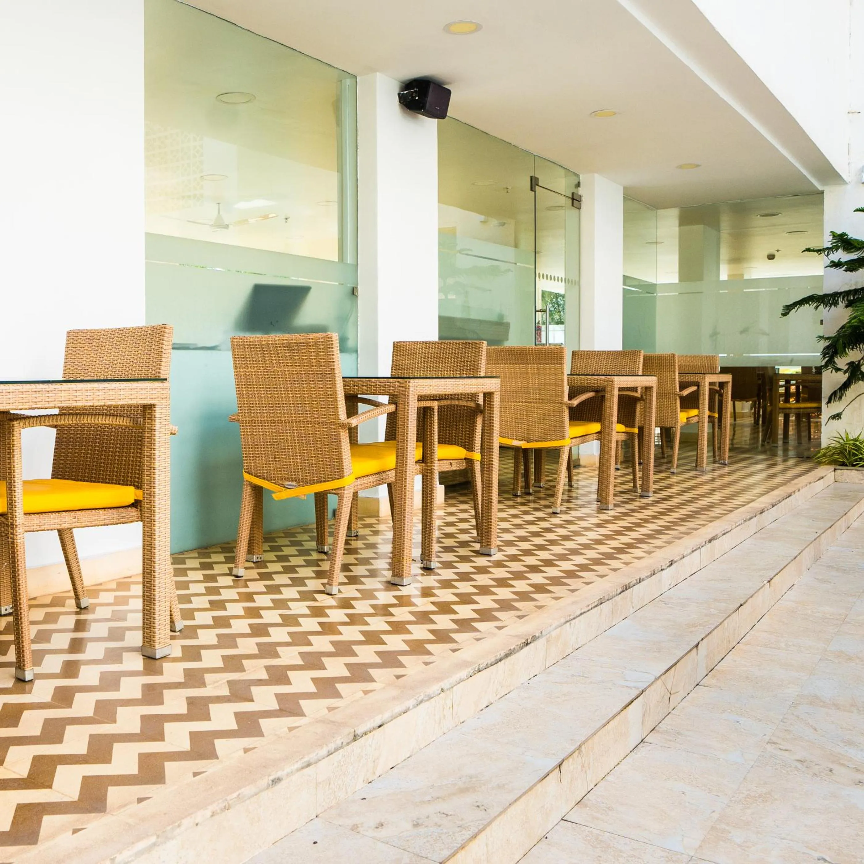 Restaurant/places to eat in Bloomrooms Calangute