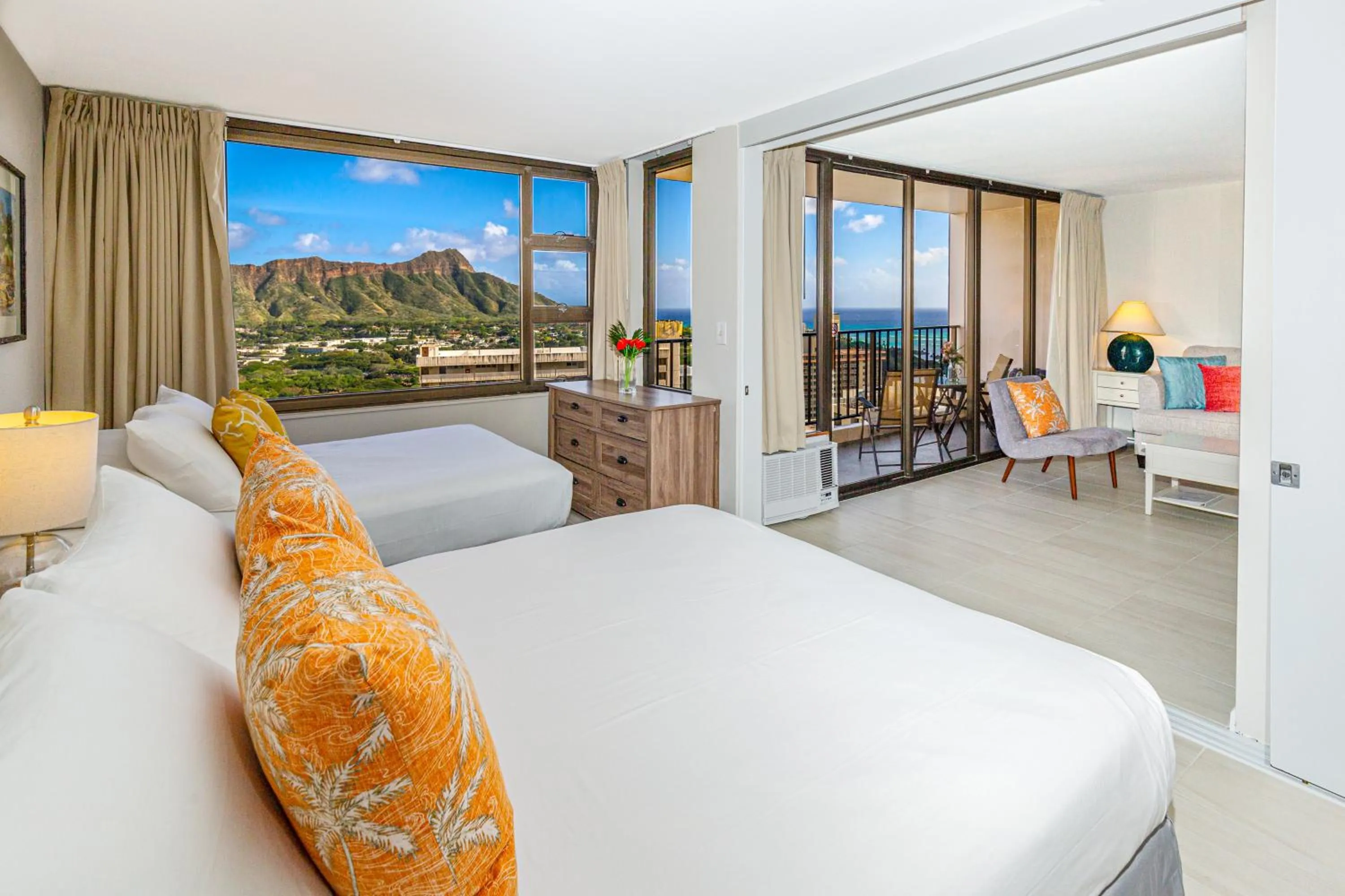 Bedroom, Bed in Diamond Head & Ocean View Gem Near Waikiki Beach, Parking's On Us