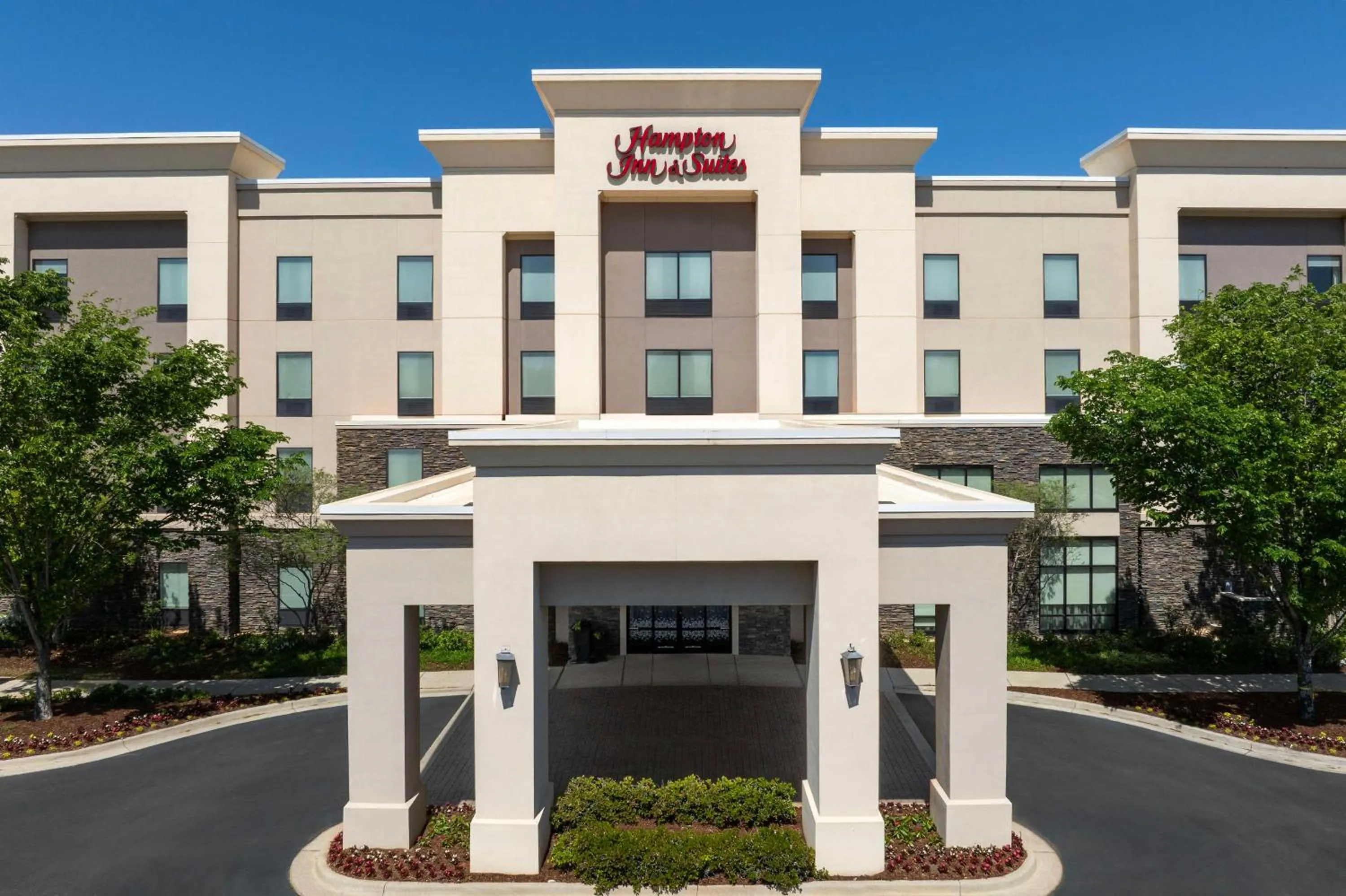 Property building in Hampton Inn & Suites Huntsville Research Park Area