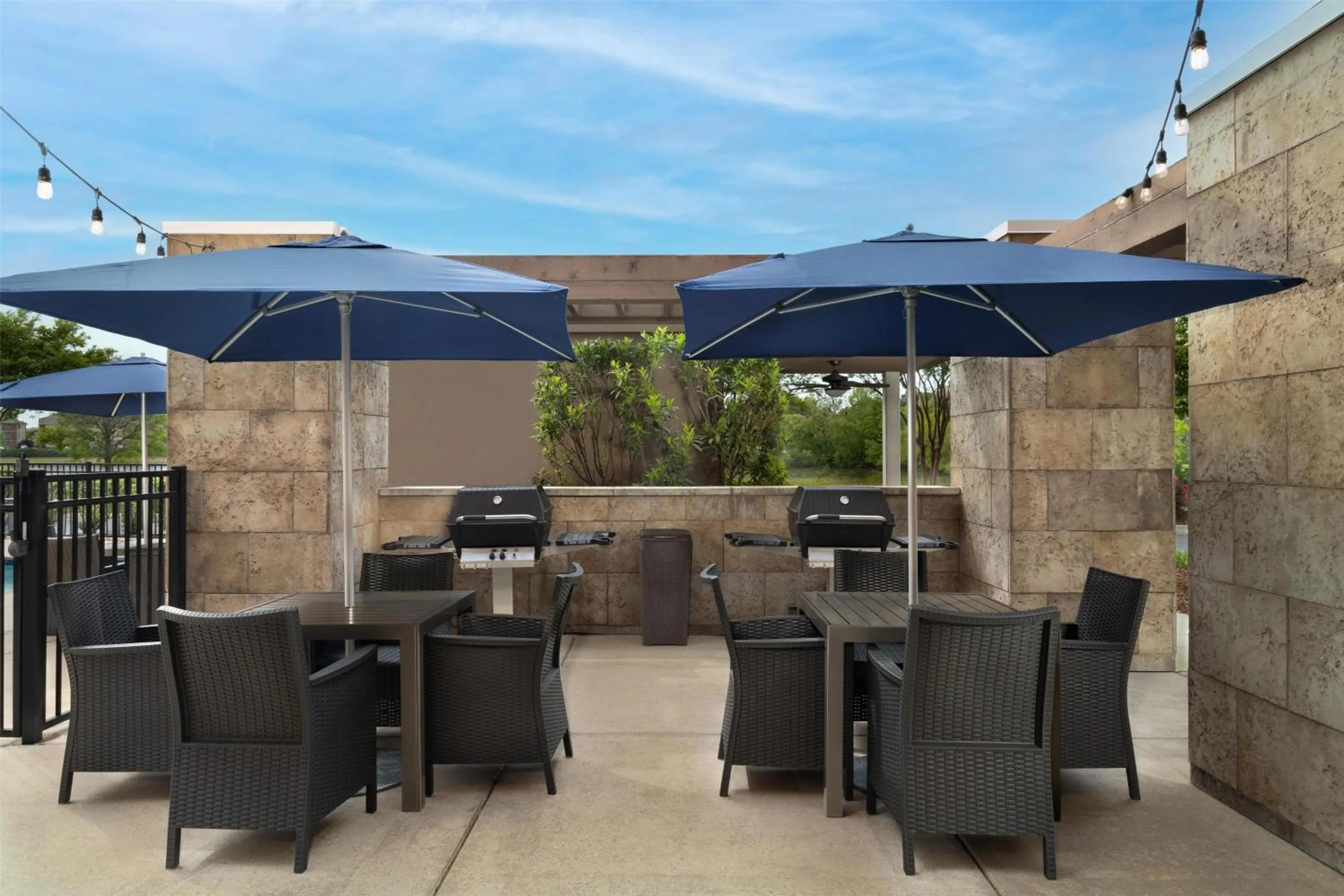 Dining area in Home2 Suites by Hilton Huntsville Research Park Area, AL