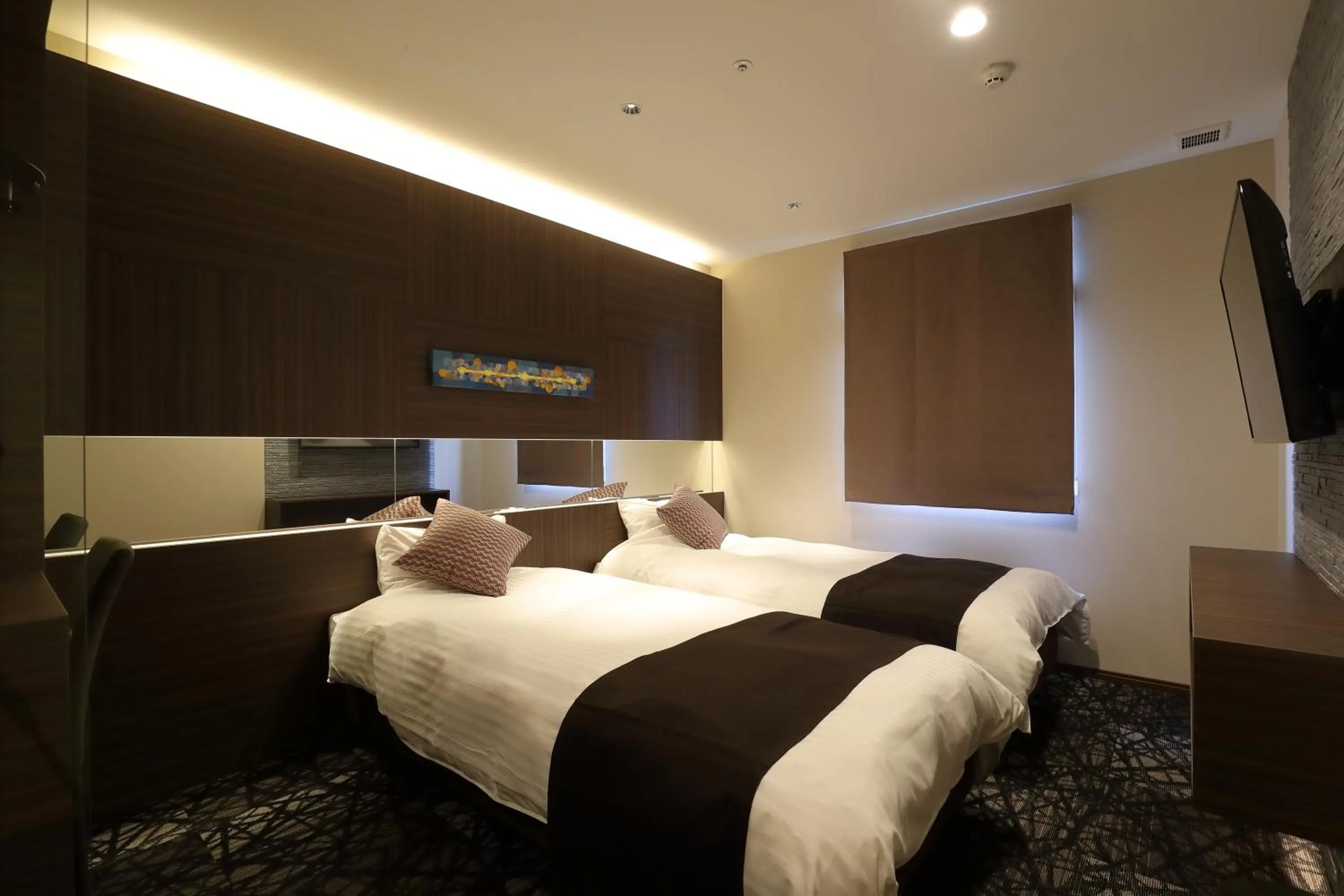 Bed in Osaka Teikoku Hotel