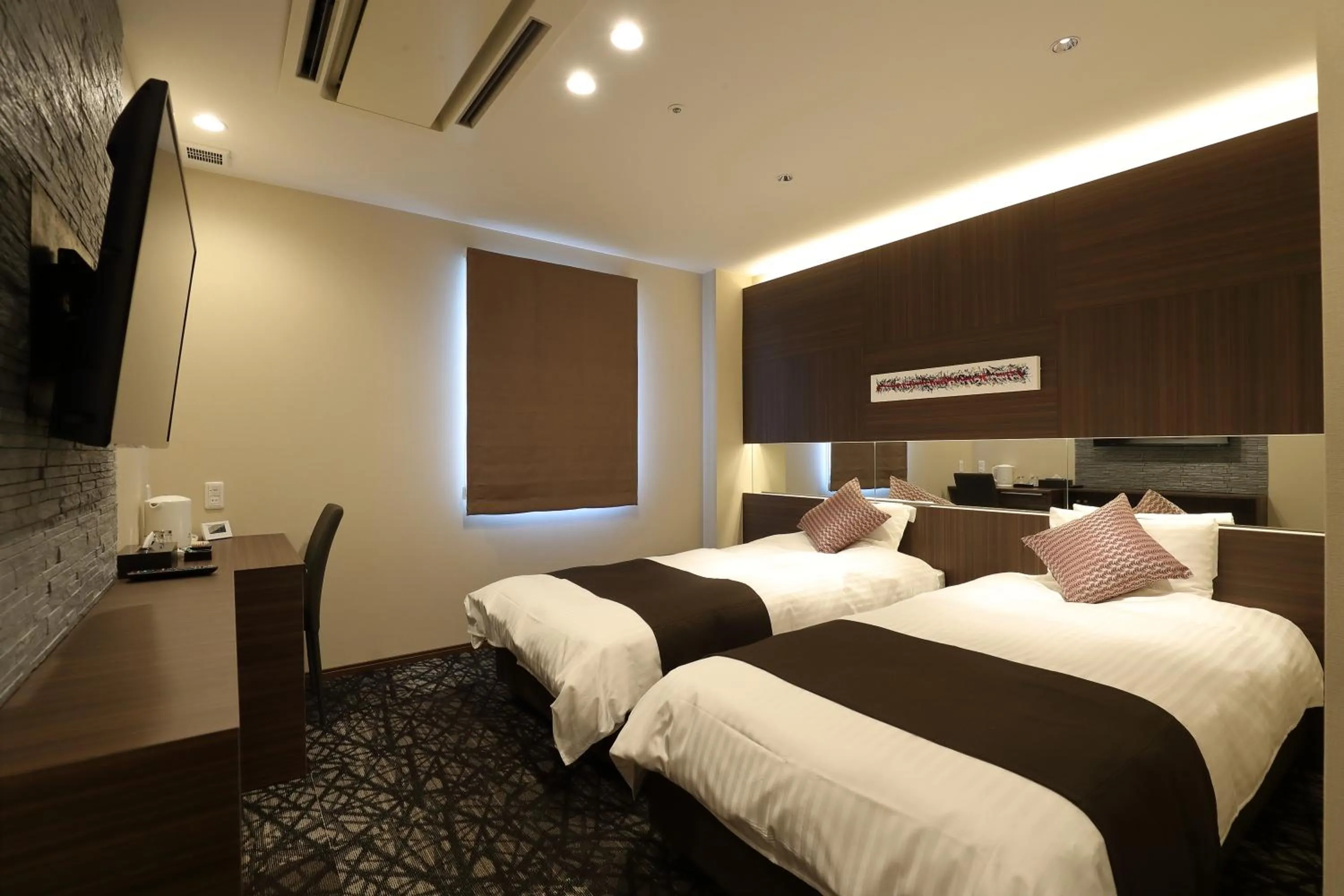 Photo of the whole room, Bed in Osaka Teikoku Hotel