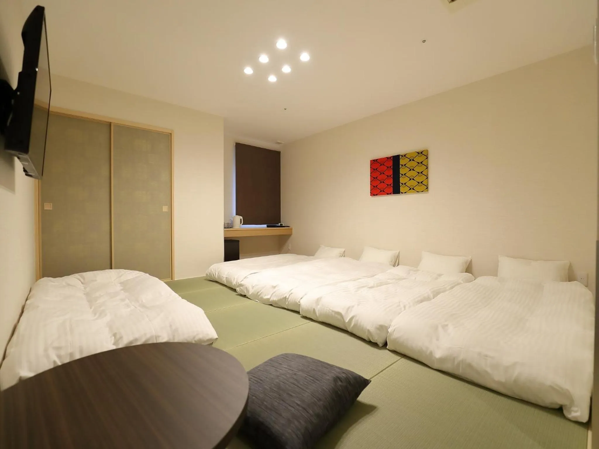 Photo of the whole room, Bed in Osaka Teikoku Hotel