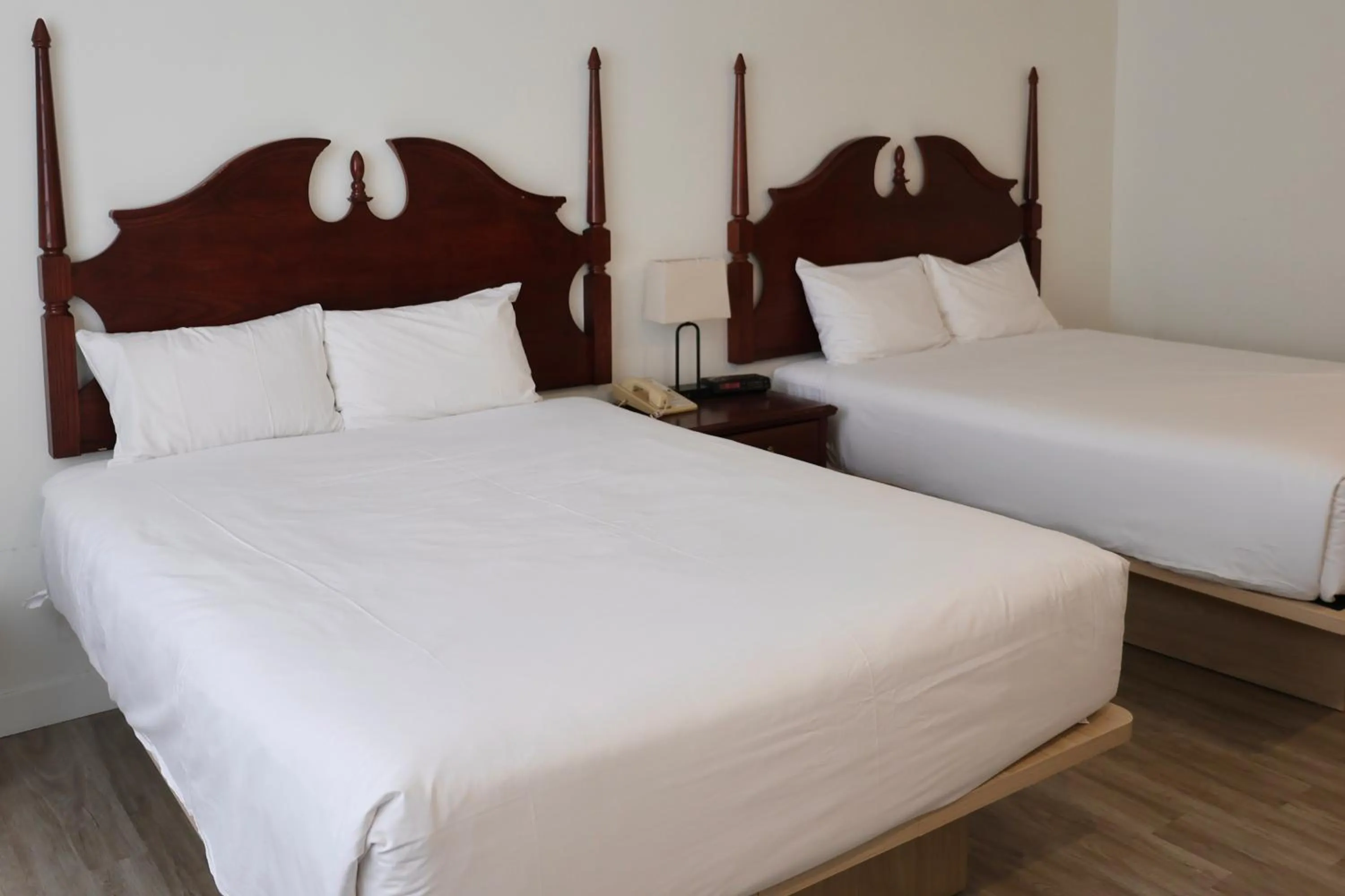 Property building, Bed in Travelodge by Wyndham Quebec City Hotel & Convention Centre