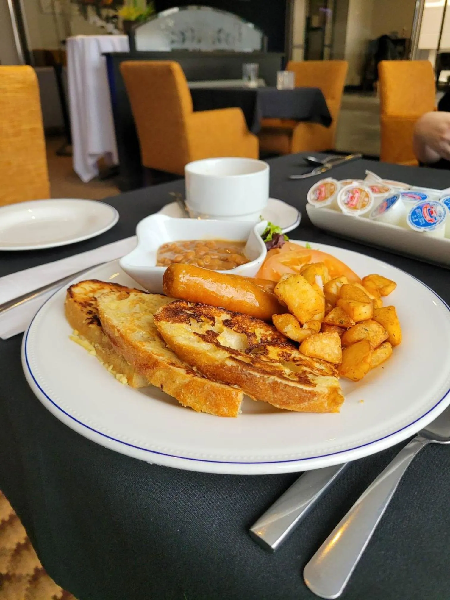 Breakfast in Travelodge by Wyndham Quebec City Hotel & Convention Centre