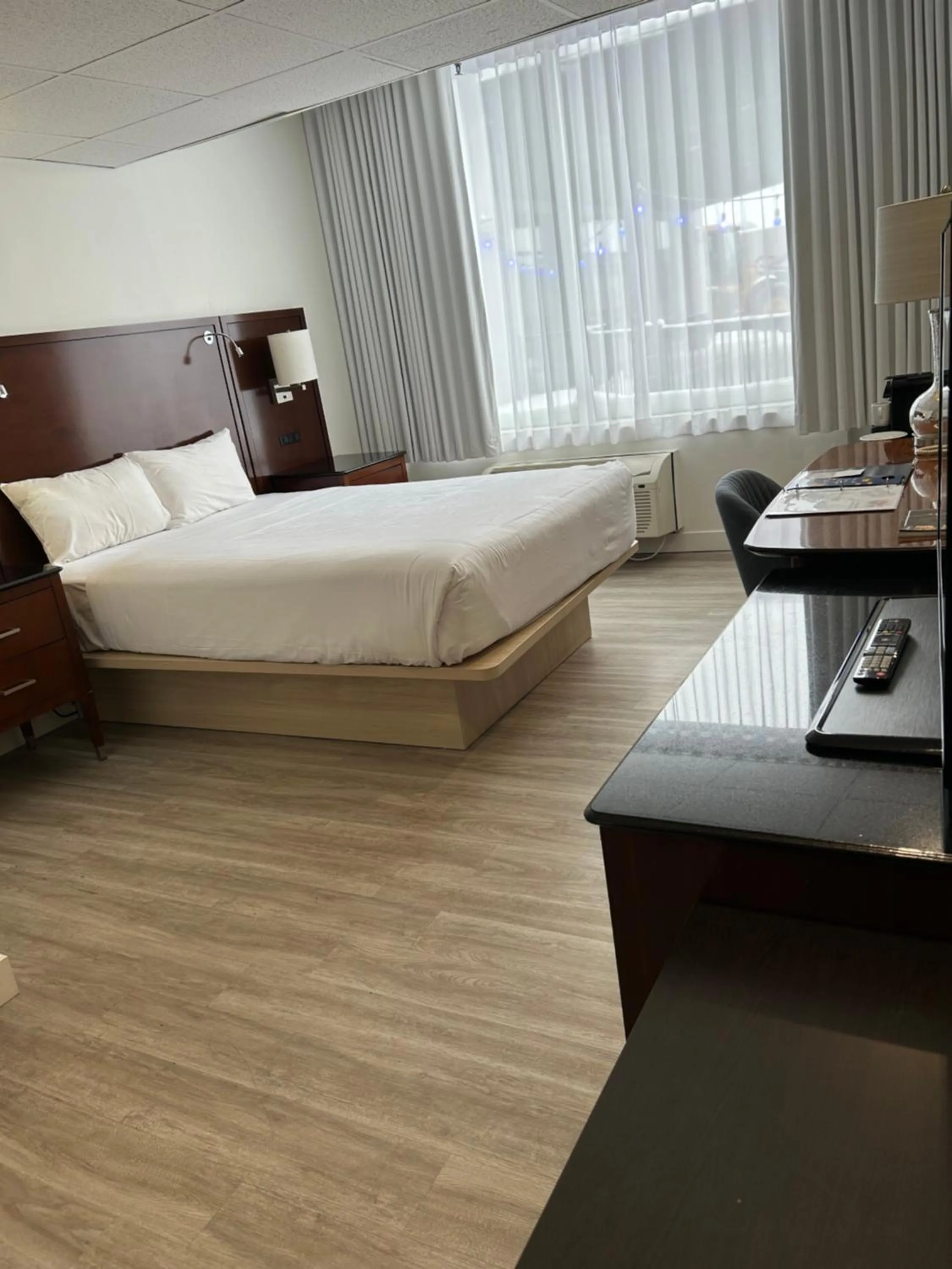 Bedroom, Bed in Travelodge by Wyndham Quebec City Hotel & Convention Centre