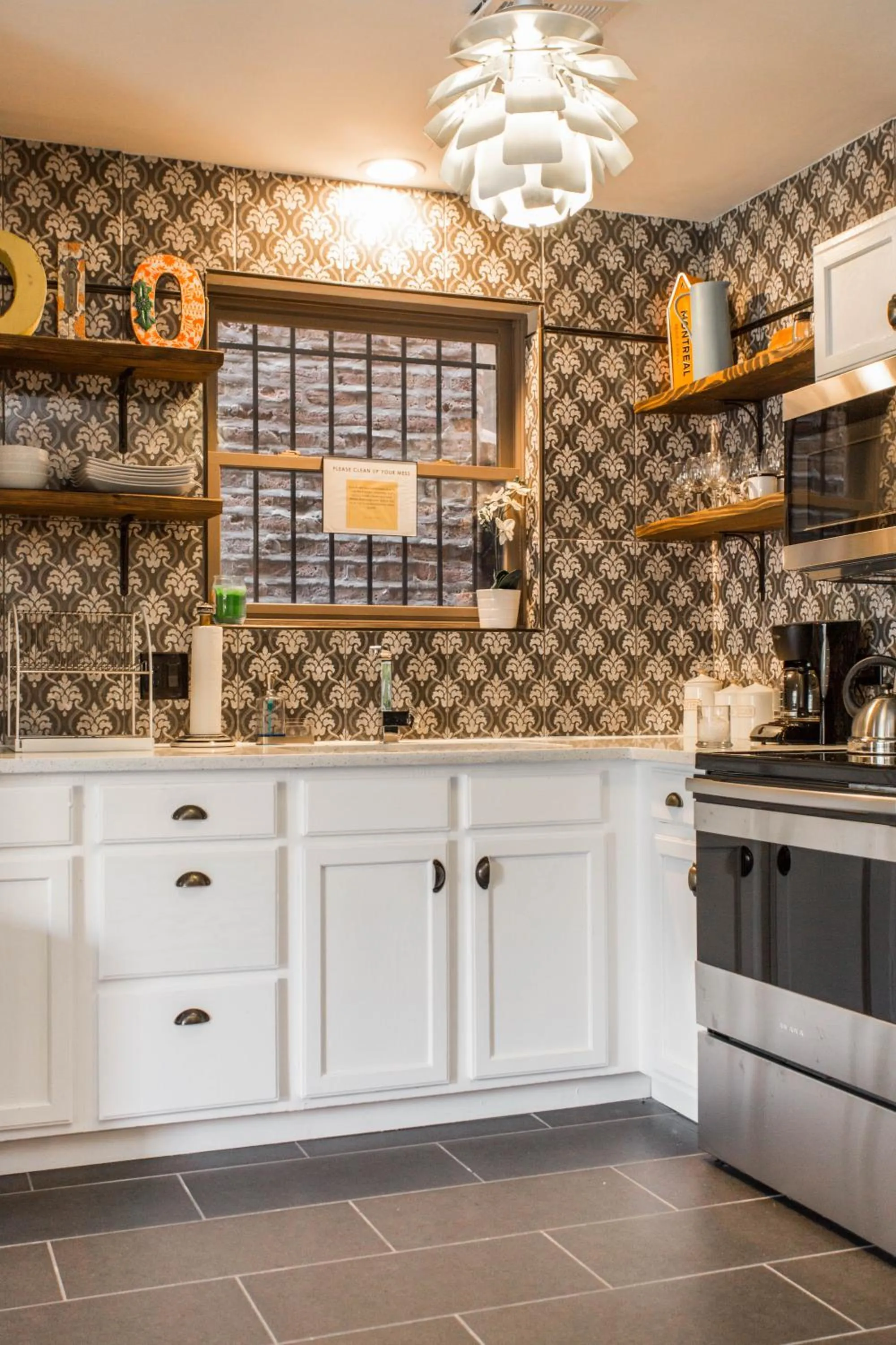 Communal kitchen in Villa Dubois Guest House