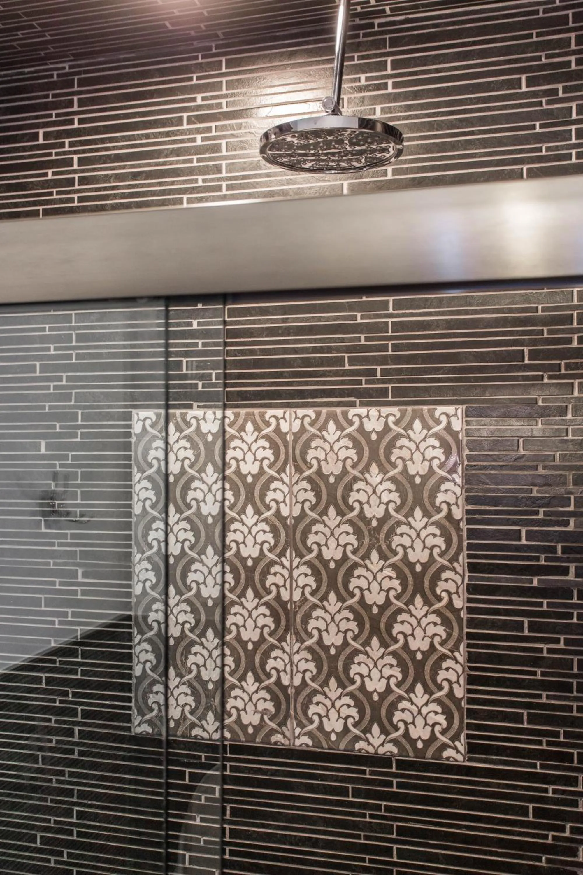 Shower in Villa Dubois Guest House