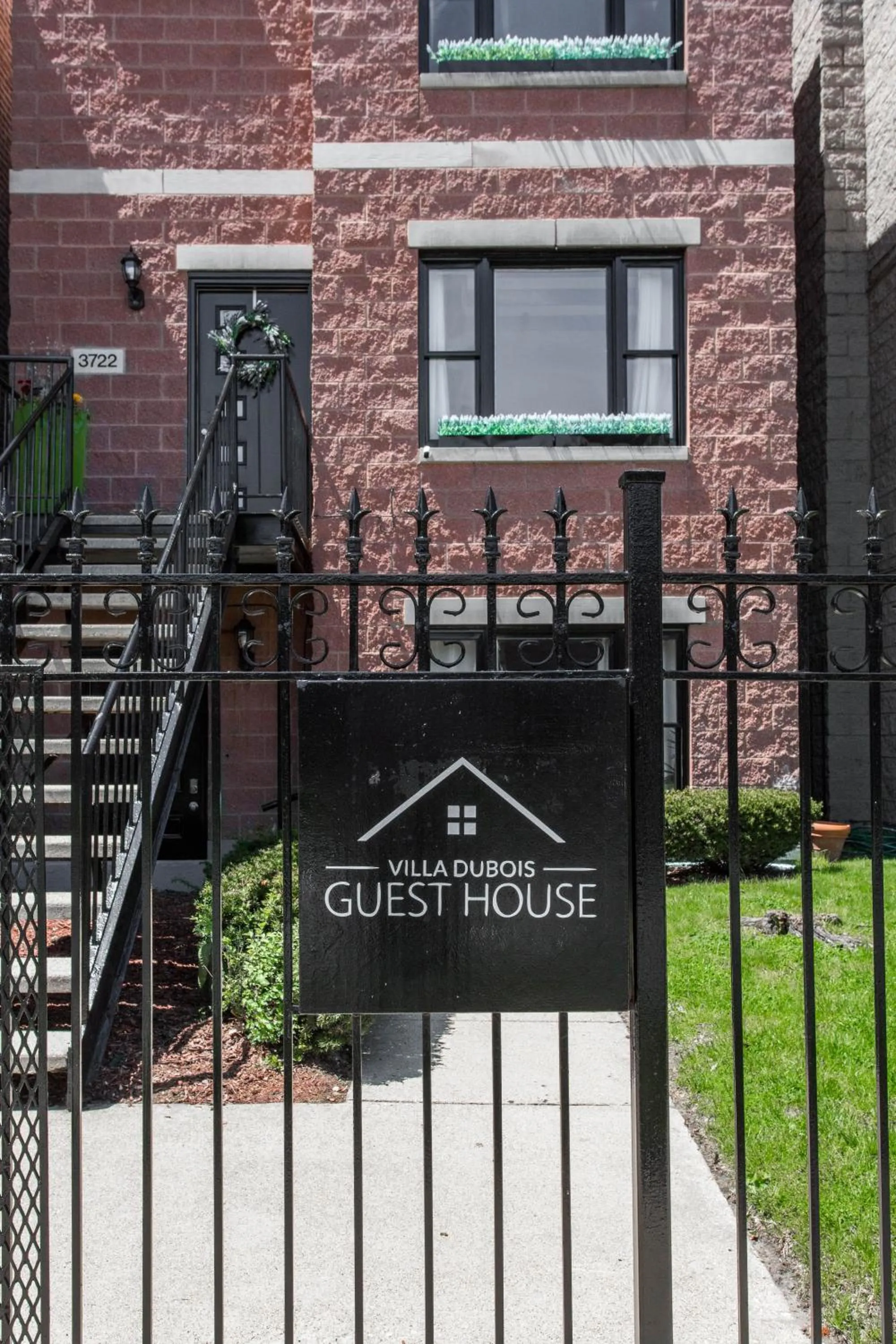 Facade/entrance in Villa Dubois Guest House